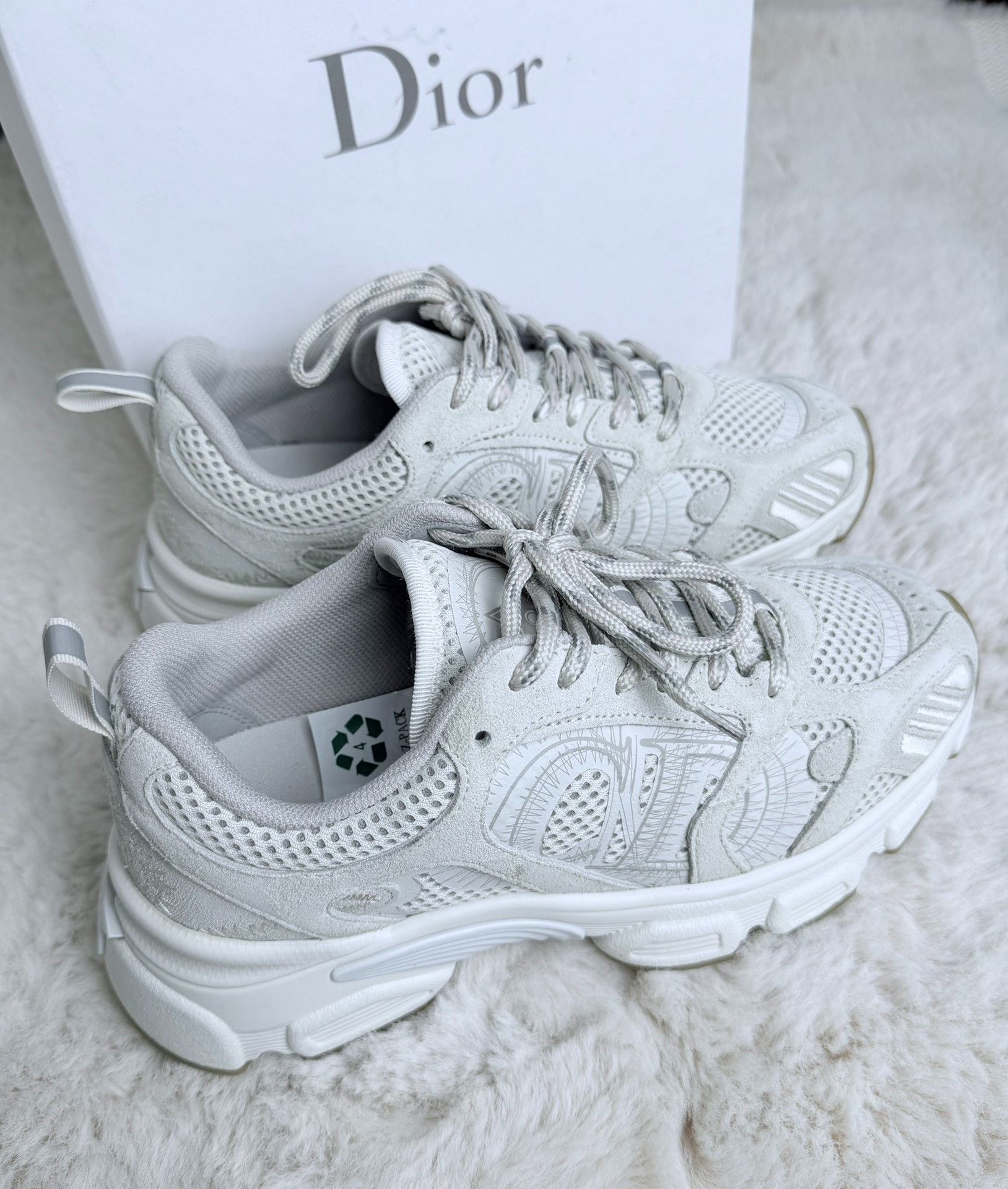 Dior Dior Embroidered White Lowtop Sneakers us_6 Women Size US 6 / IT 36 - 2 Thumbnail