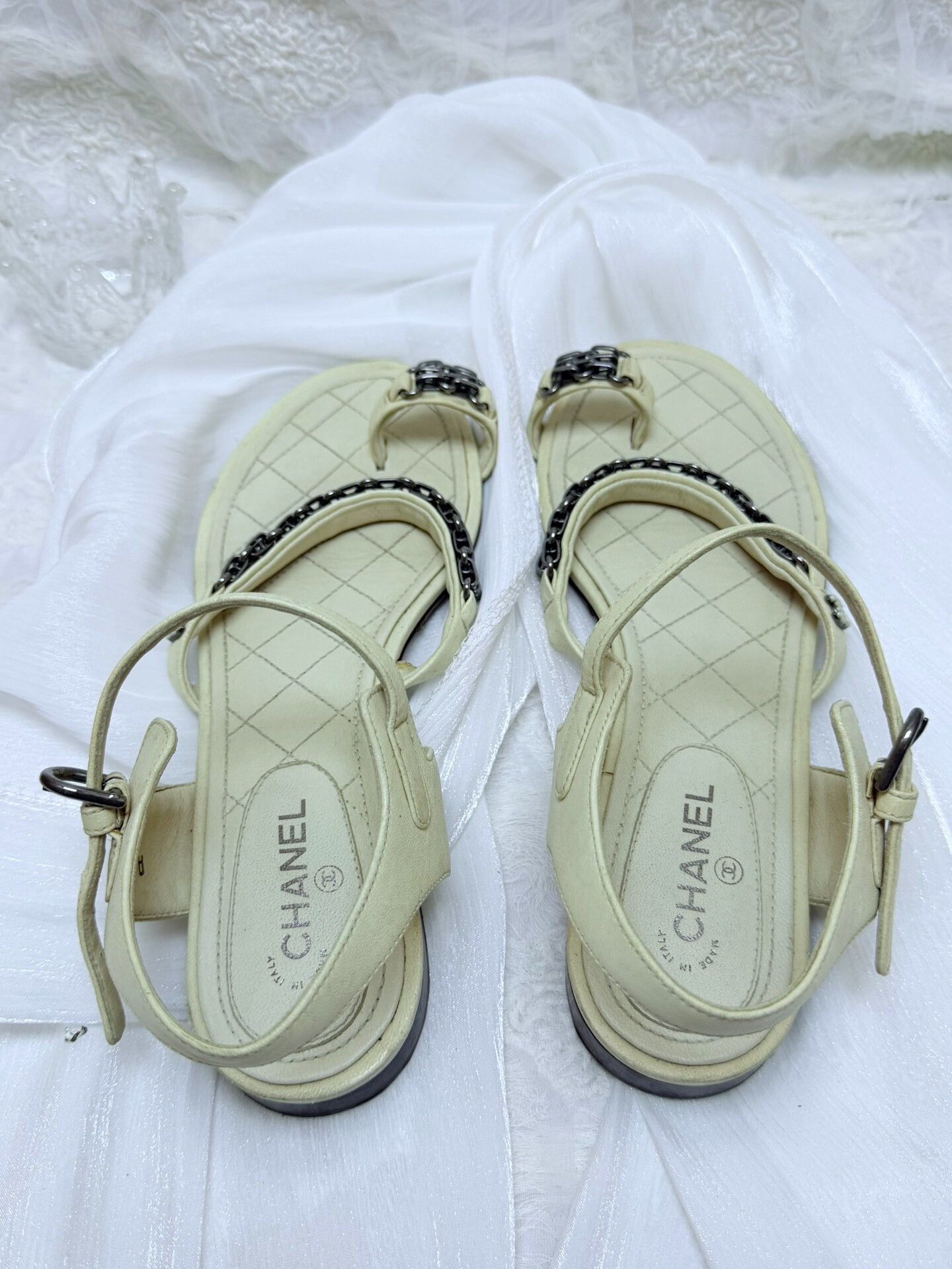 Chanel Chanel Retro White Sandals us_7 Women Size US 7 / IT 37 - 4 Thumbnail