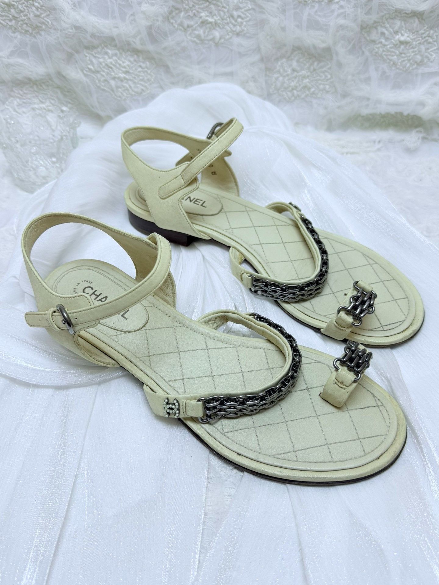 Chanel Chanel Retro White Sandals us_7 Women Size US 7 / IT 37 - 3 Thumbnail