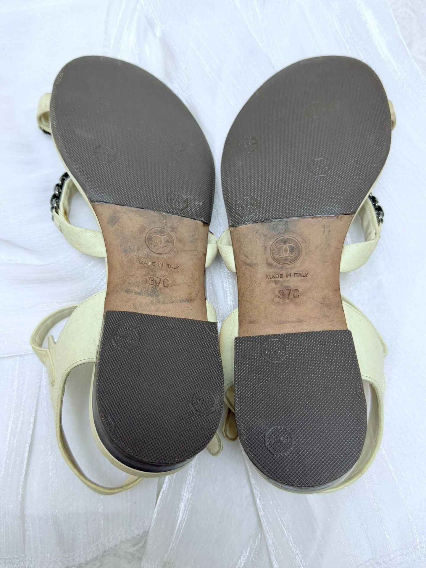 Chanel Chanel Retro White Sandals us_7 Women Size US 7 / IT 37 - 5 Thumbnail