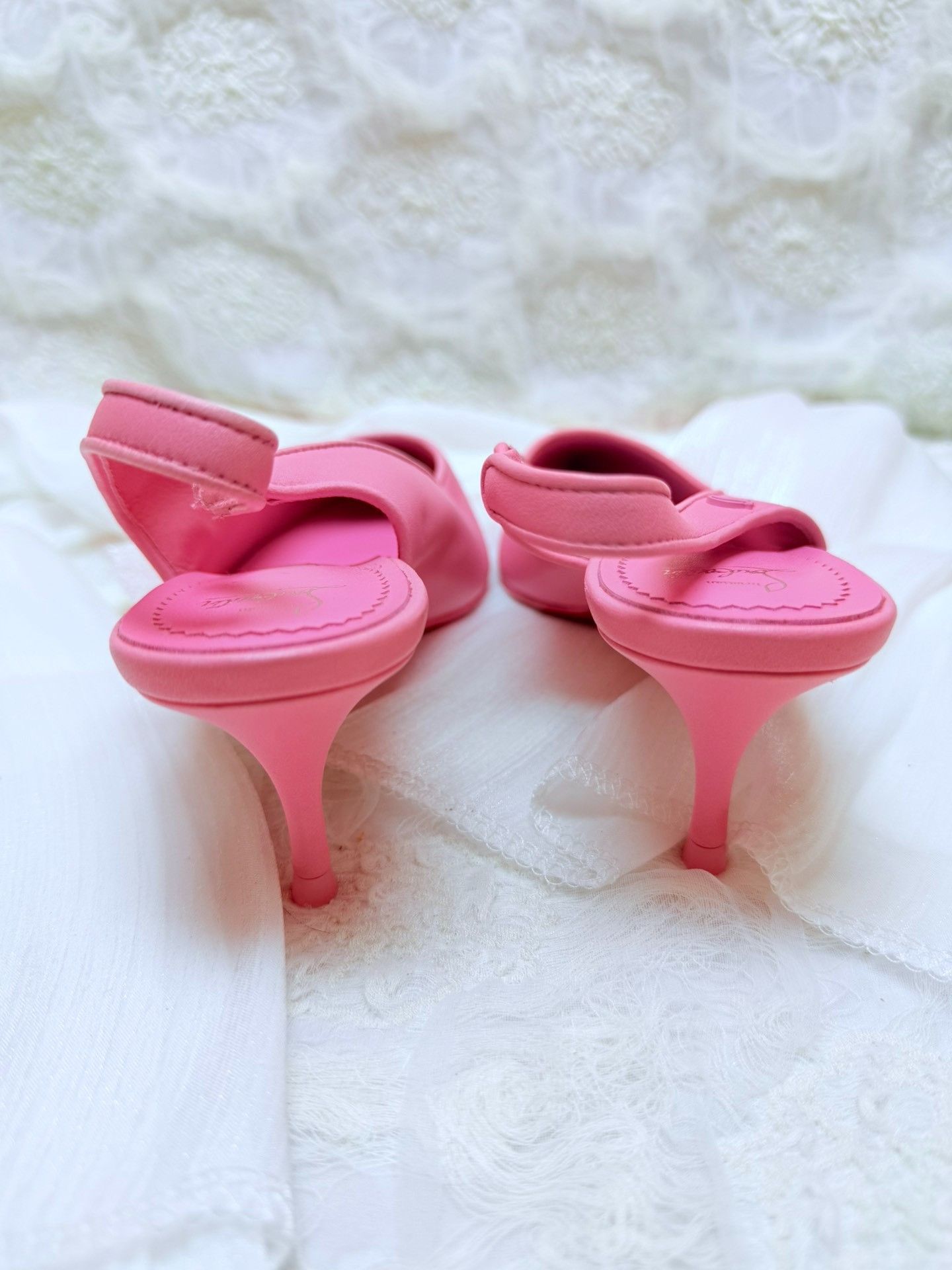 Christian Louboutin Christian Louboutin Pink Lowtop Sneakers us_6 Women Size US 6 / IT 36 - 4 Thumbnail