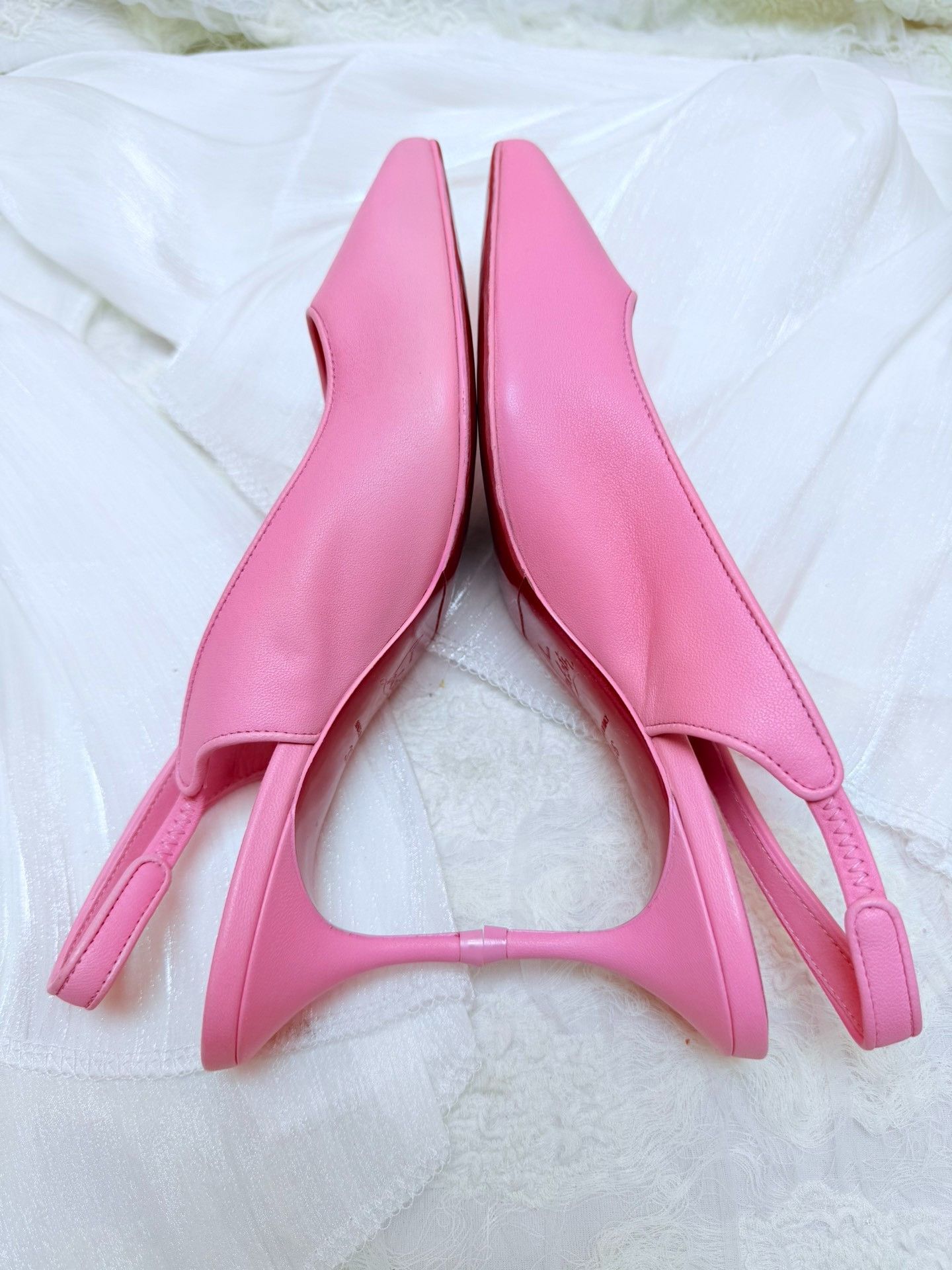 Christian Louboutin Christian Louboutin Pink Lowtop Sneakers us_6 Women Size US 6 / IT 36 - 5 Thumbnail