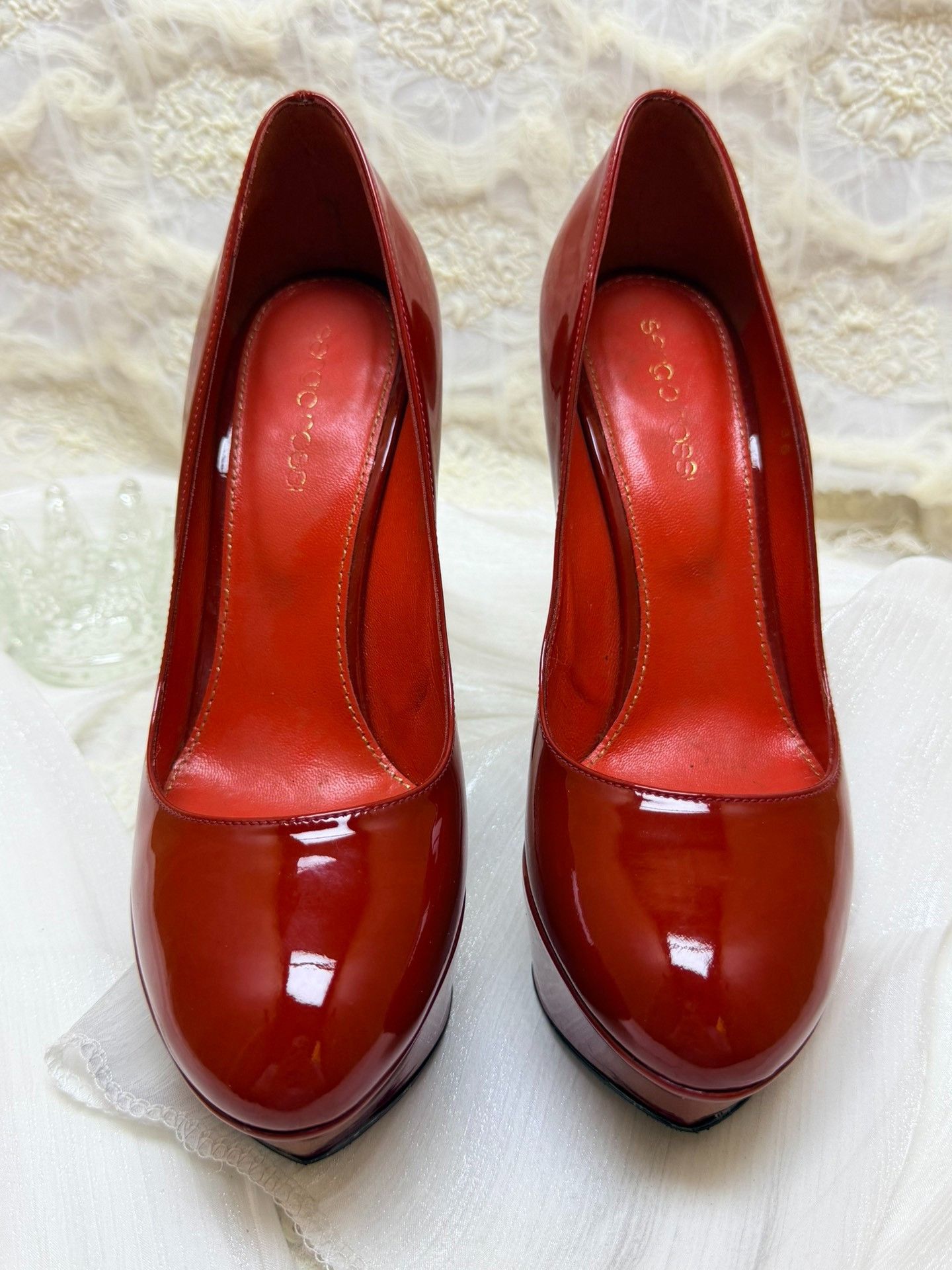 Sergio Rossi Sergio Rossi Waterproof Red Lowtop Sneakers us_6 Women Size US 6 / IT 36 - 3 Thumbnail