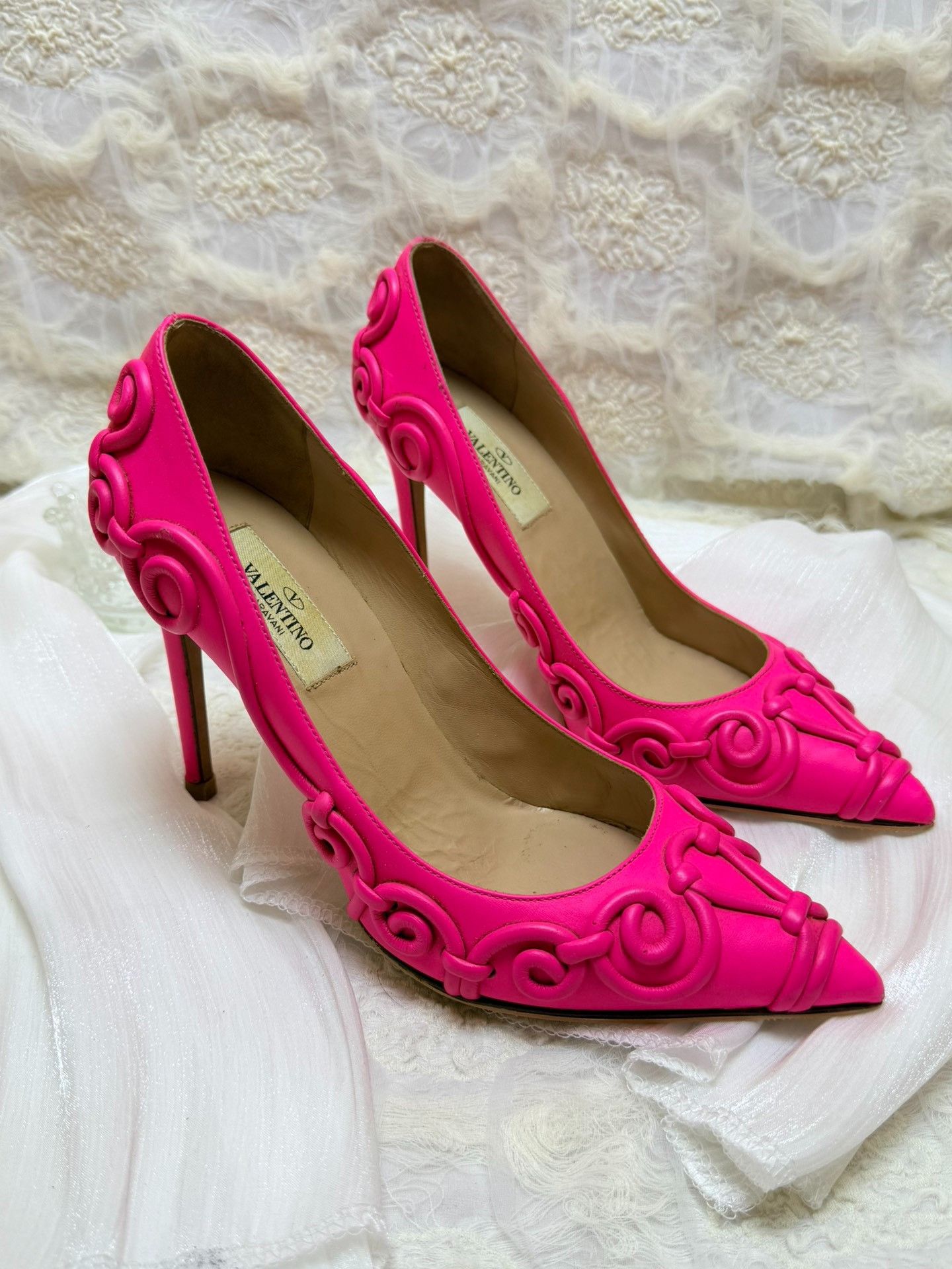 Valentino Valentino Pink Lowtop Sneakers us_6 Women Size US 6 / IT 36 - 2 Thumbnail