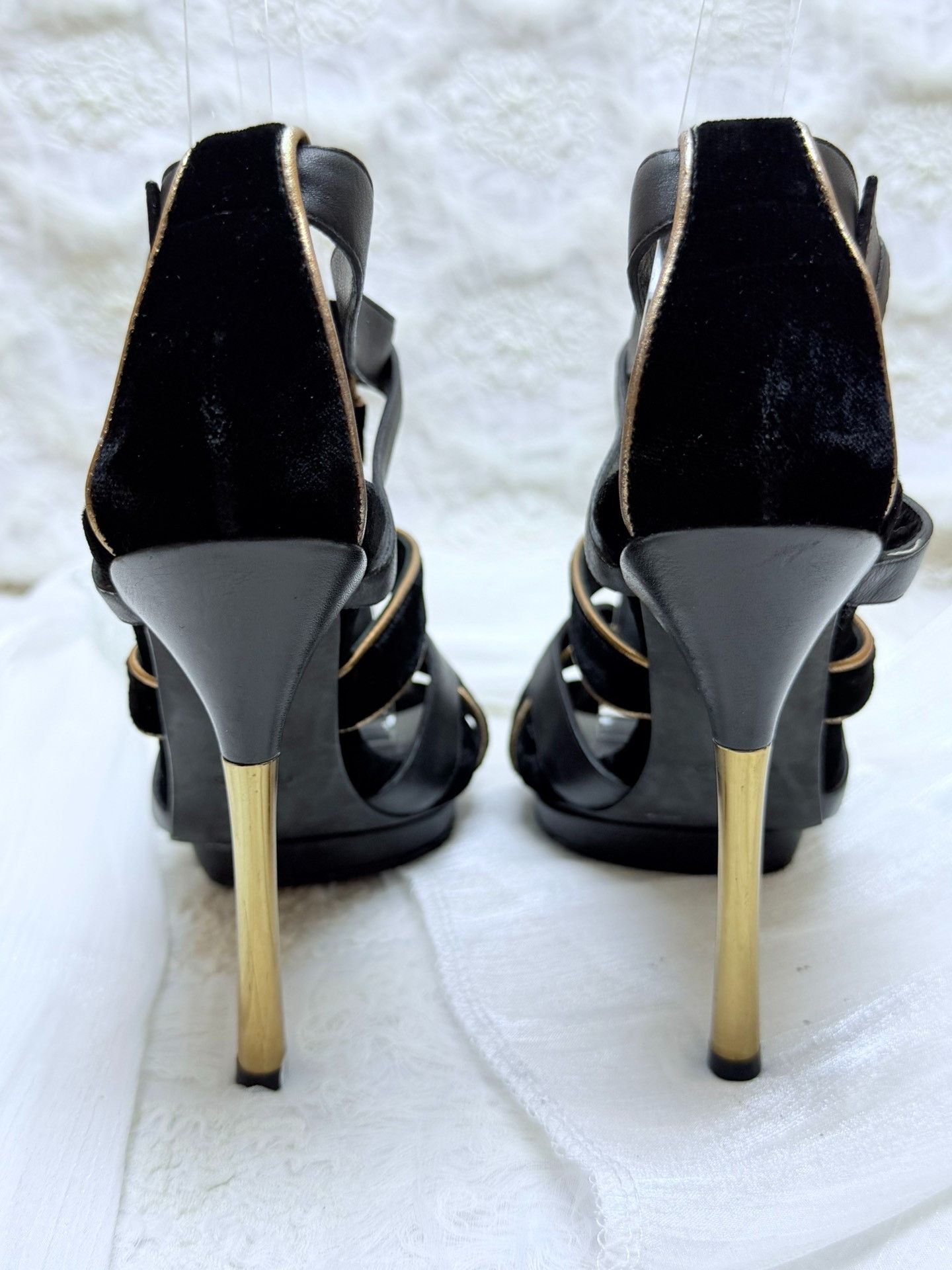 Gucci Gucci Velvet Gold Sandals it_34 Women Size US 4 / IT 34 - 4 Thumbnail