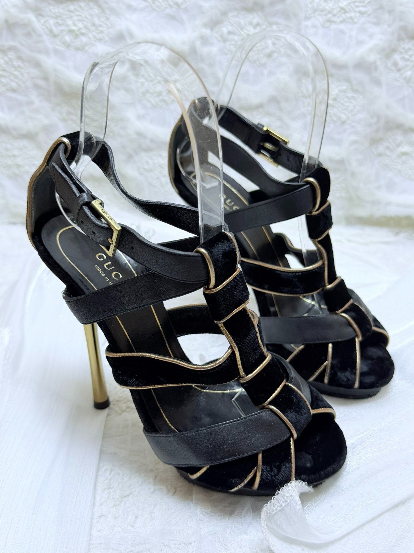 Gucci Gucci Velvet Gold Sandals it_34 Women Size US 4 / IT 34 - 2 Thumbnail