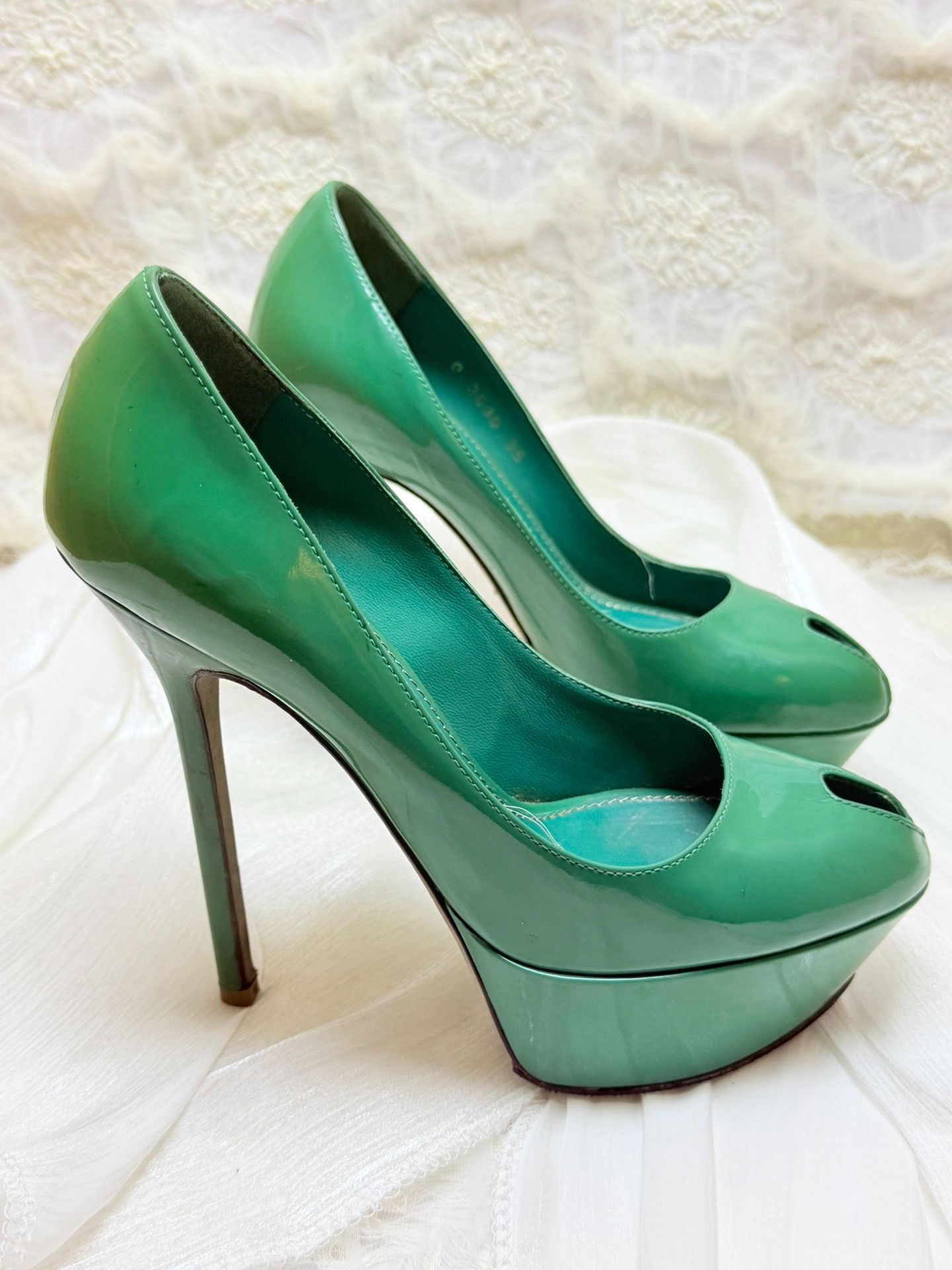 Sergio Rossi Sergio Rossi Patent Green Lowtop Sneakers us_5 Women Size US 5 / IT 35 - 2 Thumbnail