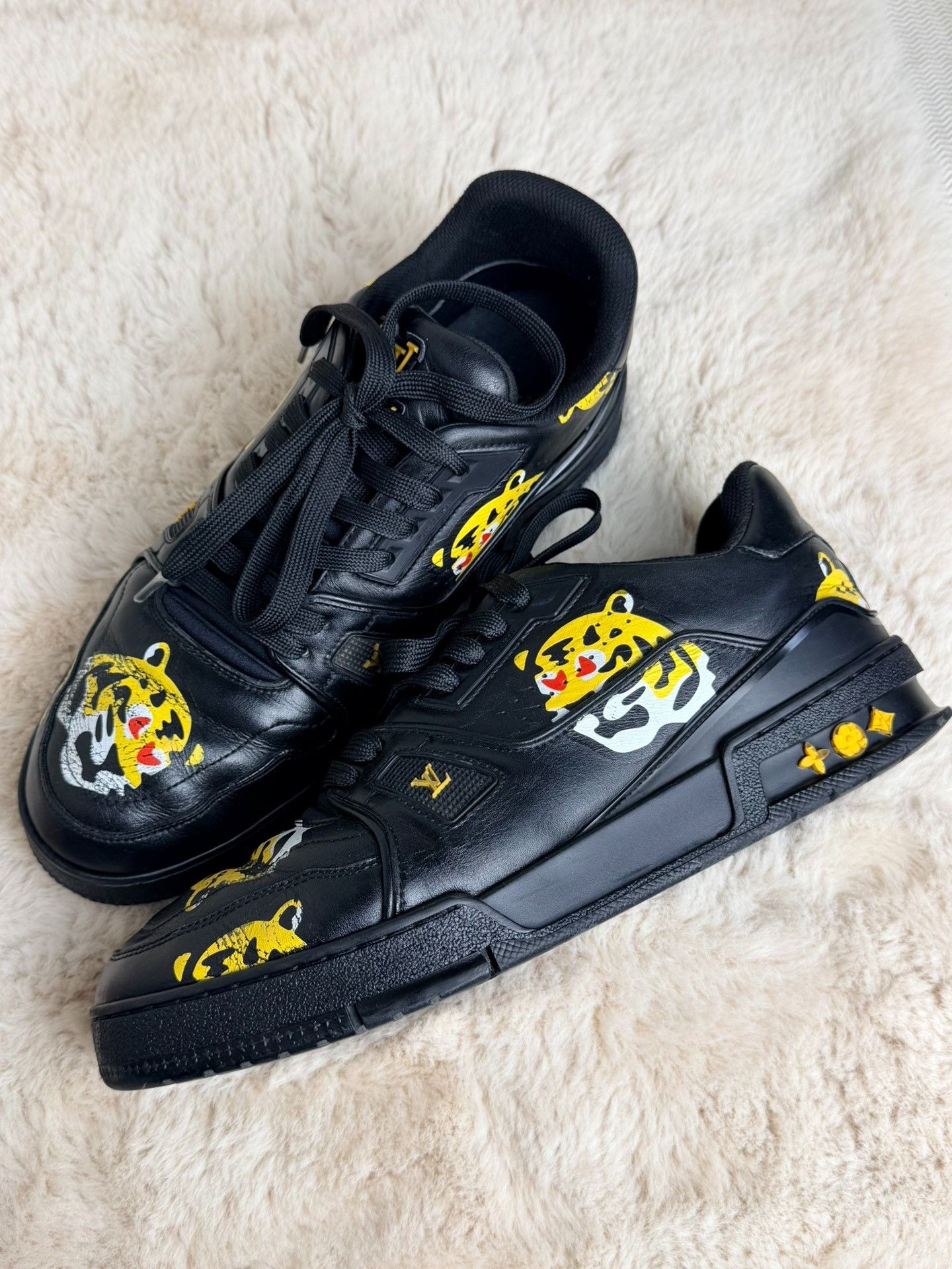 Louis Vuitton Louis Vuitton Collab Black Lowtop Sneakers 8 Men Size US 8 / EU 41 - 4 Thumbnail