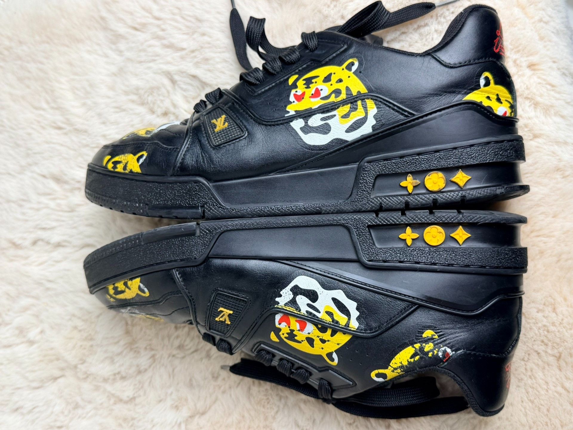 Louis Vuitton Louis Vuitton Collab Black Lowtop Sneakers 8 Men Size US 8 / EU 41 - 6 Thumbnail