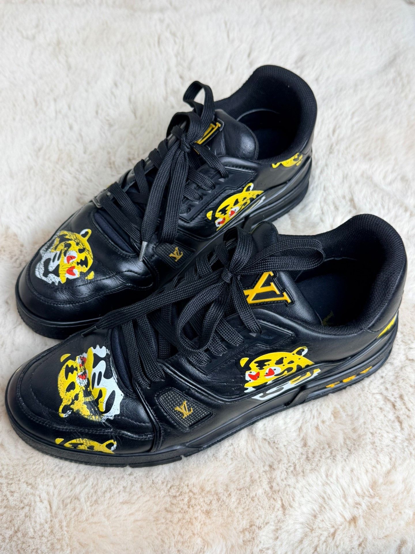 Louis Vuitton Louis Vuitton Collab Black Lowtop Sneakers 8 Men Size US 8 / EU 41 - 2 Thumbnail