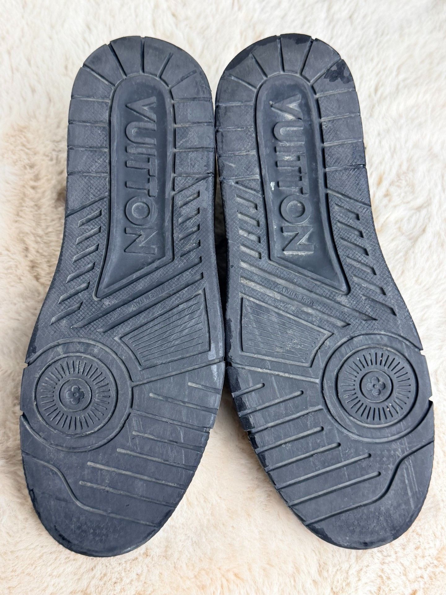 Louis Vuitton Louis Vuitton Collab Black Lowtop Sneakers 8 Men Size US 8 / EU 41 - 8 Thumbnail