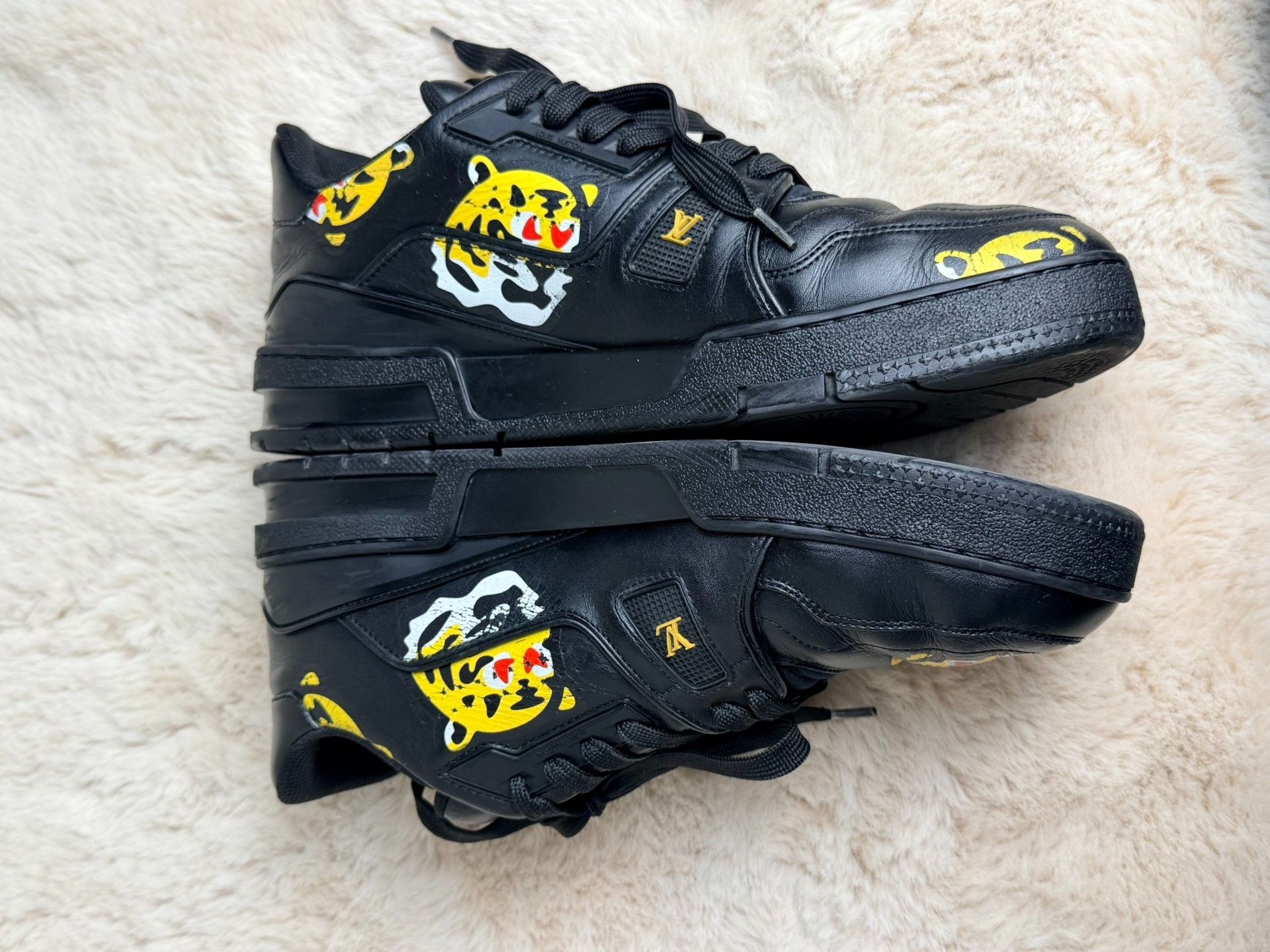 Louis Vuitton Louis Vuitton Collab Black Lowtop Sneakers 8 Men Size US 8 / EU 41 - 5 Thumbnail