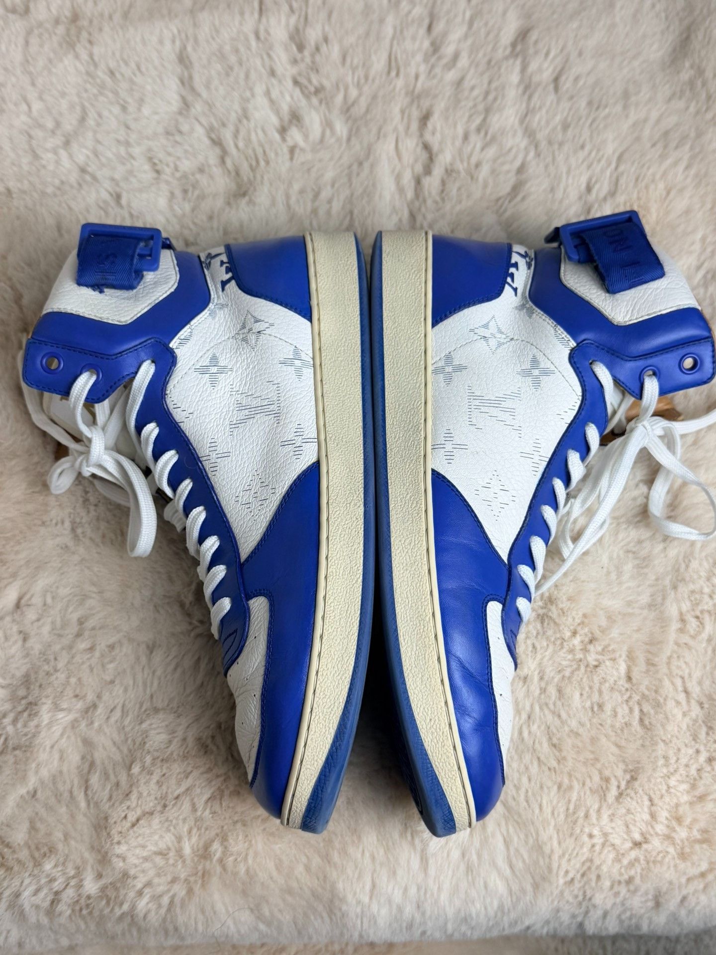 Louis Vuitton Louis Vuitton Blue Hitop Sneakers 8 Men Size US 8 / EU 41 - 5 Thumbnail