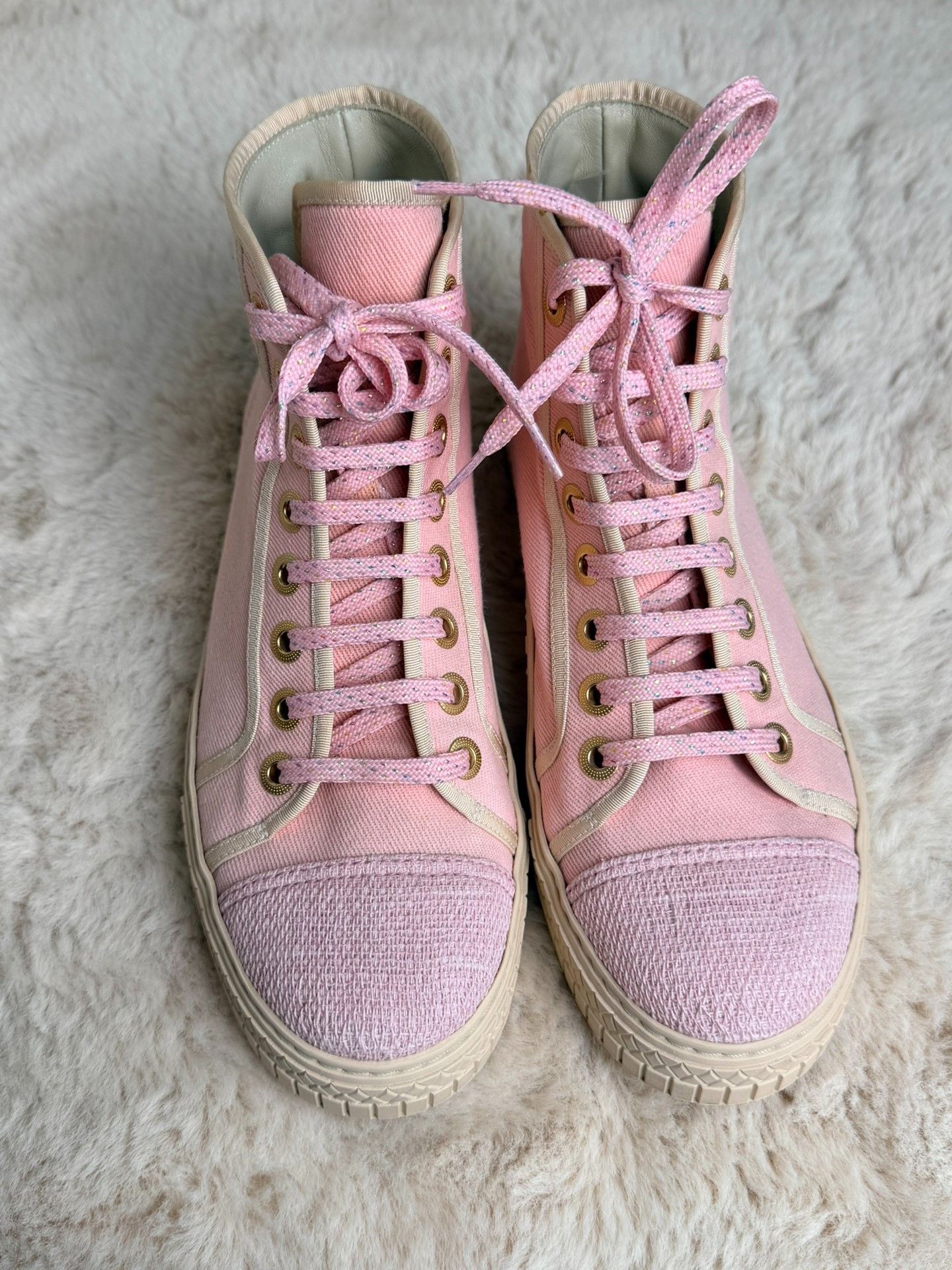 Chanel Chanel Canvas Pink Lowtop Sneakers us_8 Women Size US 8 / IT 38 - 3 Thumbnail