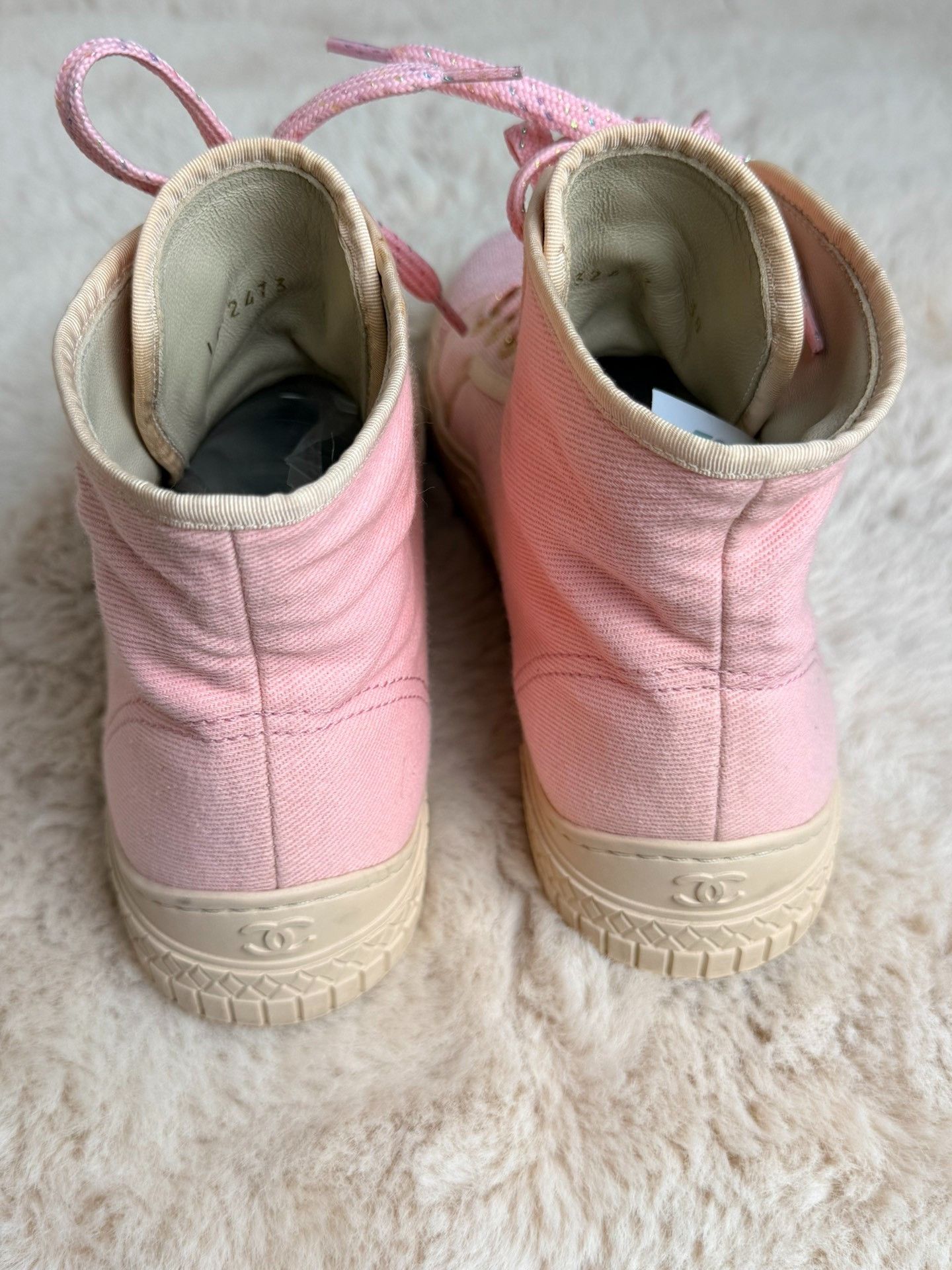 Chanel Chanel Canvas Pink Lowtop Sneakers us_8 Women Size US 8 / IT 38 - 4 Thumbnail