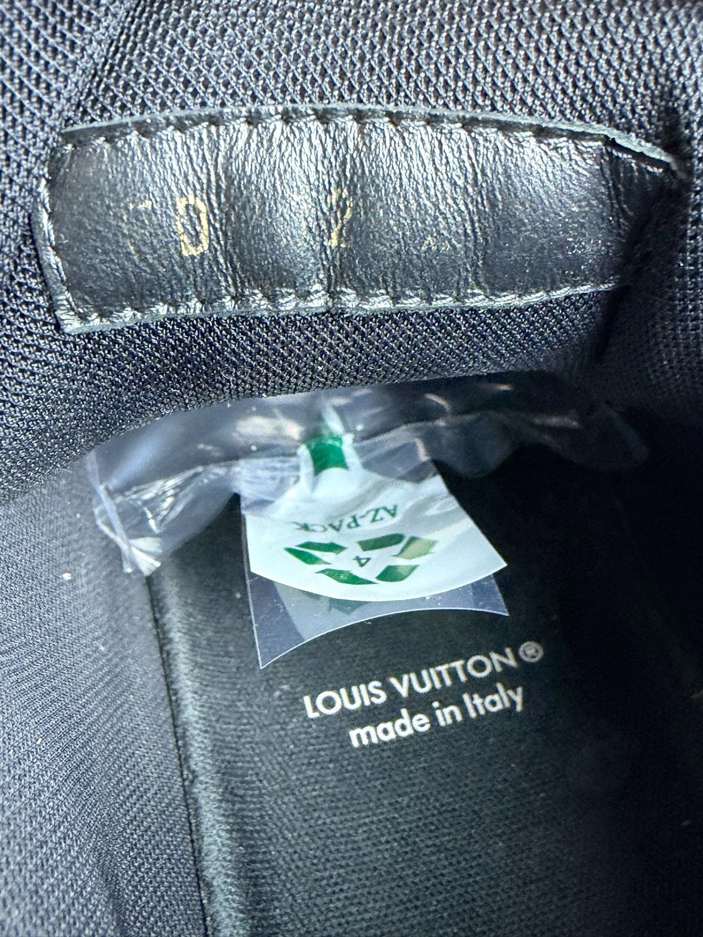 Louis Vuitton Louis Vuitton Training Black Lowtop Sneakers 8 Men Size US 8 / EU 41 - 9 Thumbnail