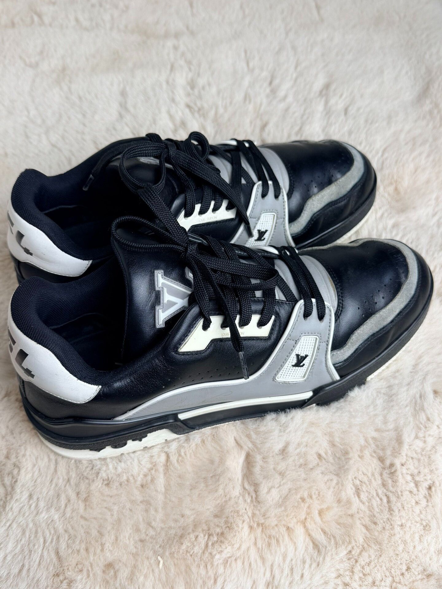 Louis Vuitton Louis Vuitton Training Black Lowtop Sneakers 8 Men Size US 8 / EU 41 - 2 Thumbnail