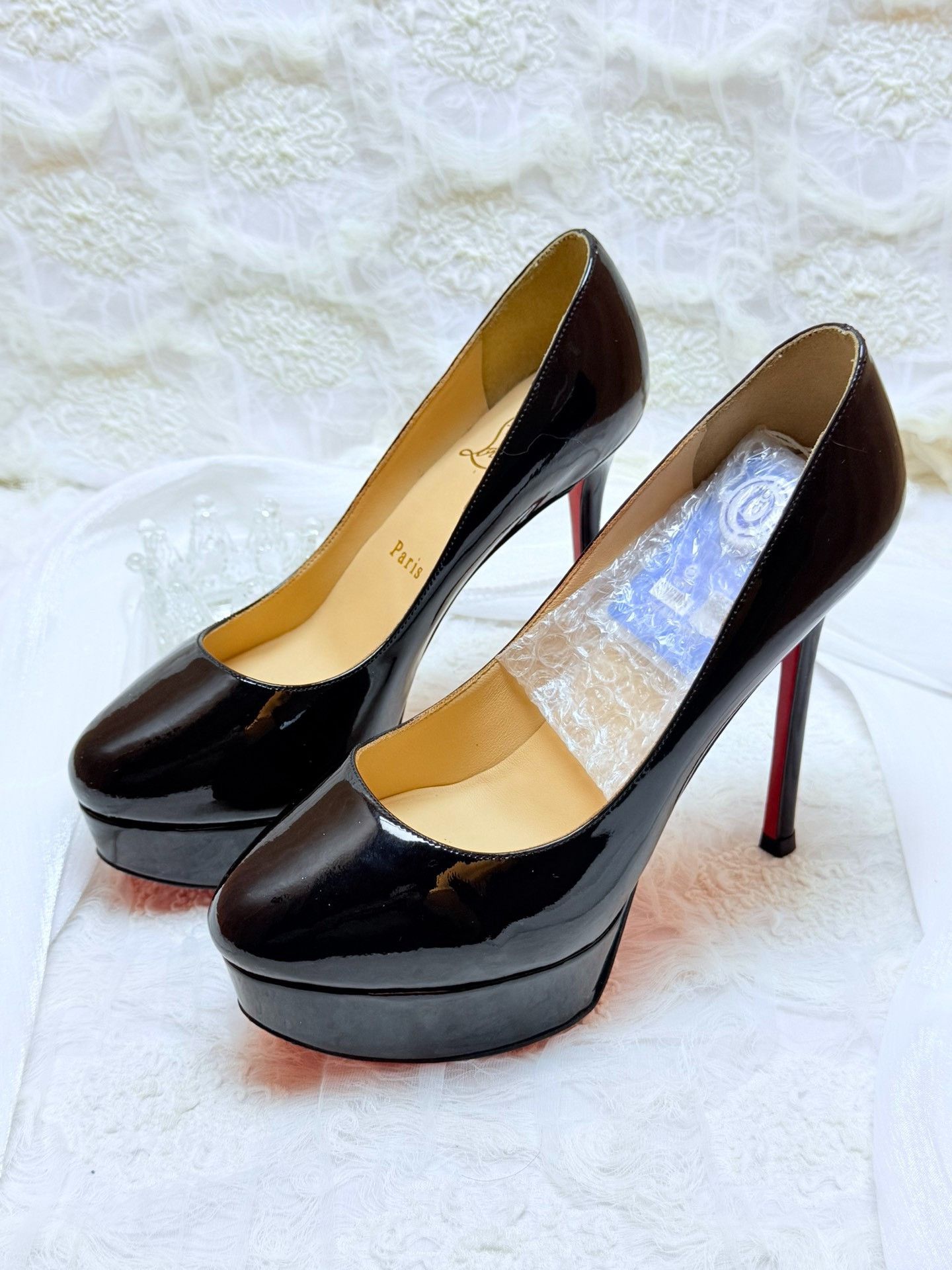 Christian Louboutin Christian Louboutin Red Lowtop Sneakers us_7-5 Women Size US 7.5 / IT 37.5 - 2 Thumbnail