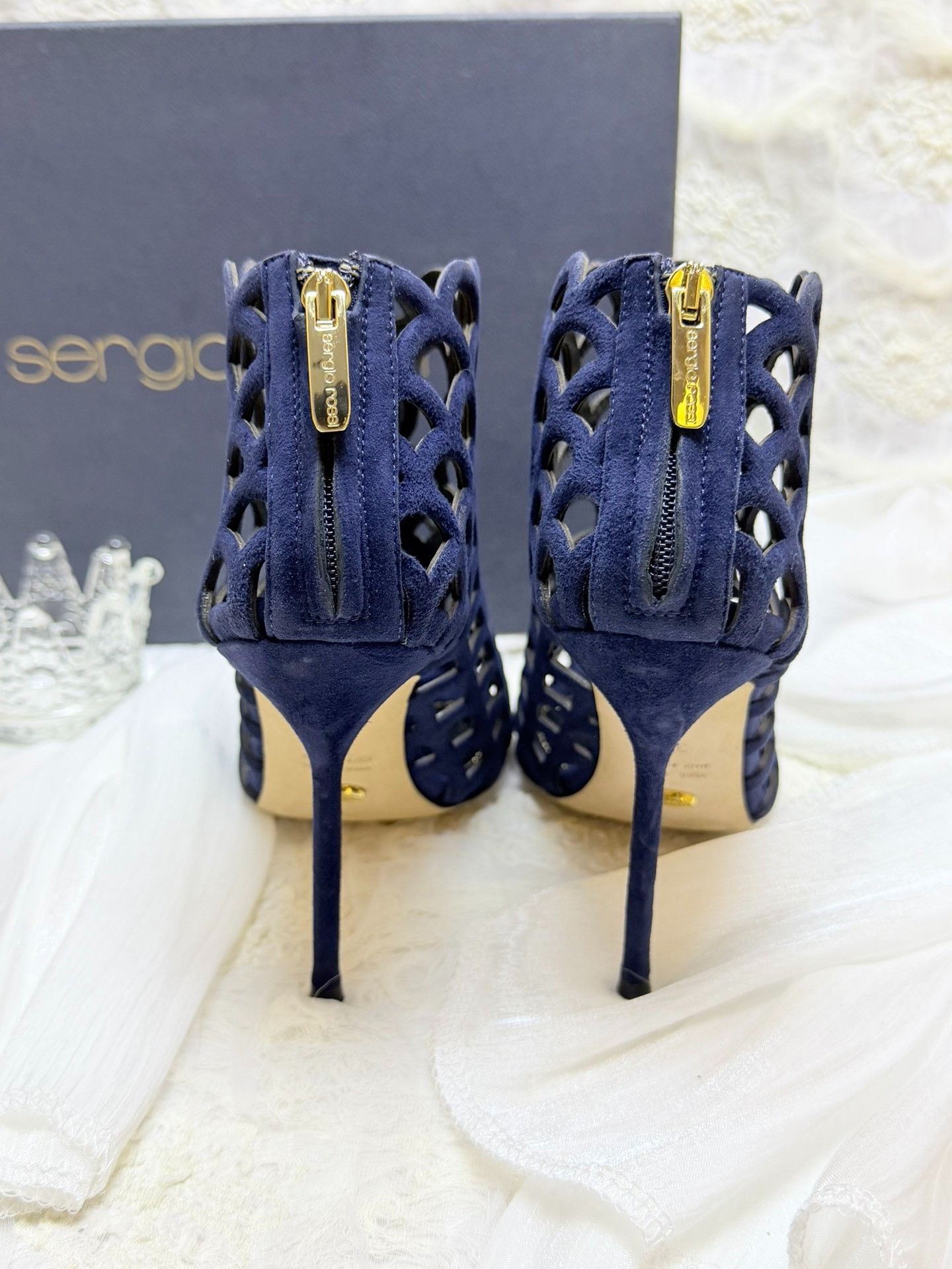Sergio Rossi Sergio Rossi Gold Sandals us_6 Women Size US 6 / IT 36 - 4 Thumbnail