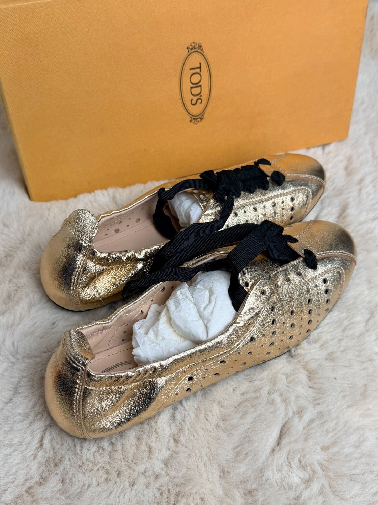 Tod's Tod's Gold Lowtop Sneakers us_7 Women Size US 7 / IT 37 - 2 Thumbnail