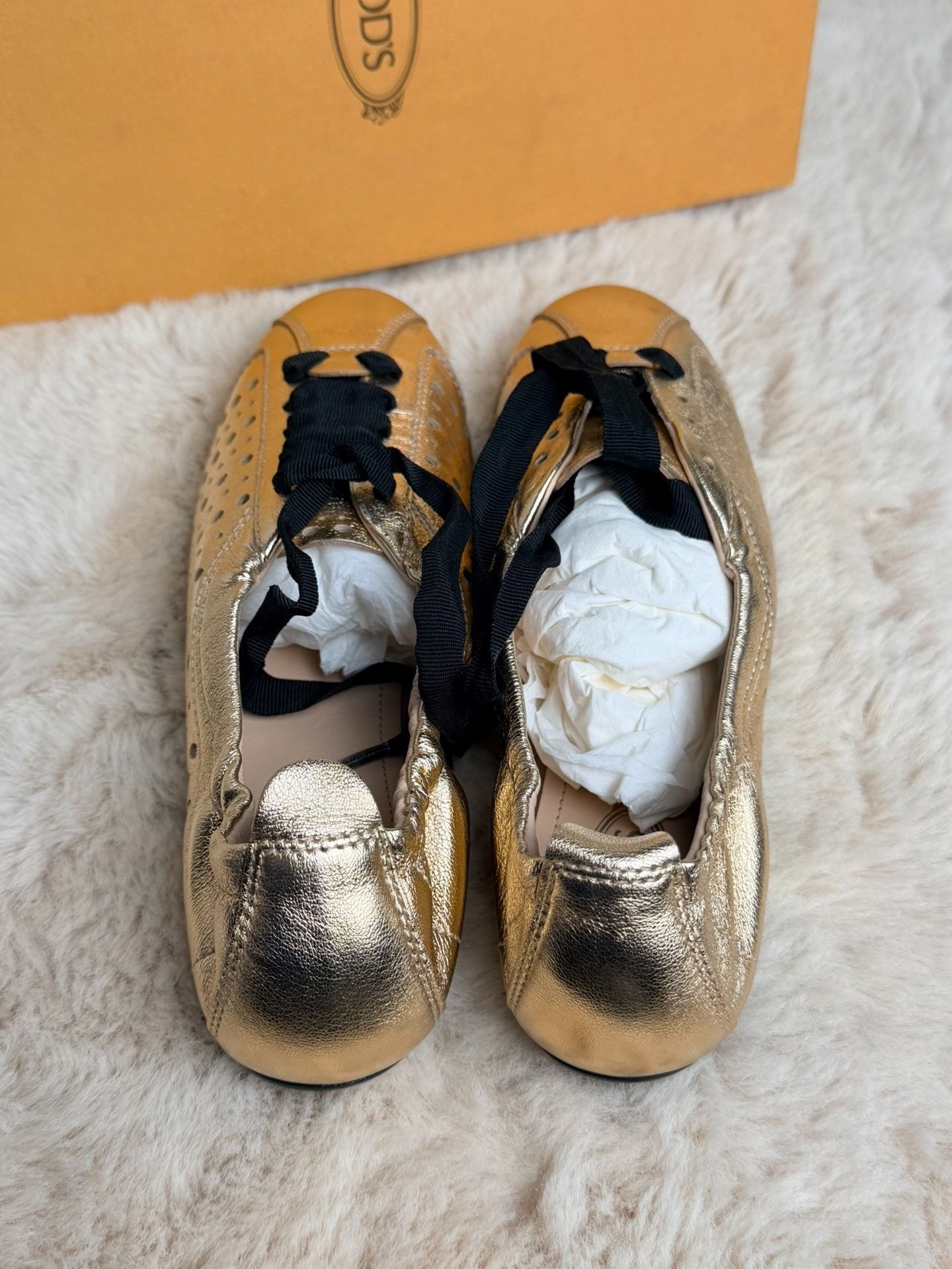 Tod's Tod's Gold Lowtop Sneakers us_7 Women Size US 7 / IT 37 - 4 Thumbnail