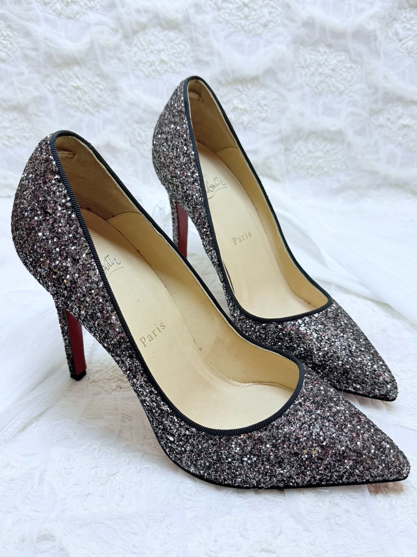 Christian Louboutin Christian Louboutin Silver Lowtop Sneakers us_9 Women Size US 9 / IT 39 - 2 Thumbnail