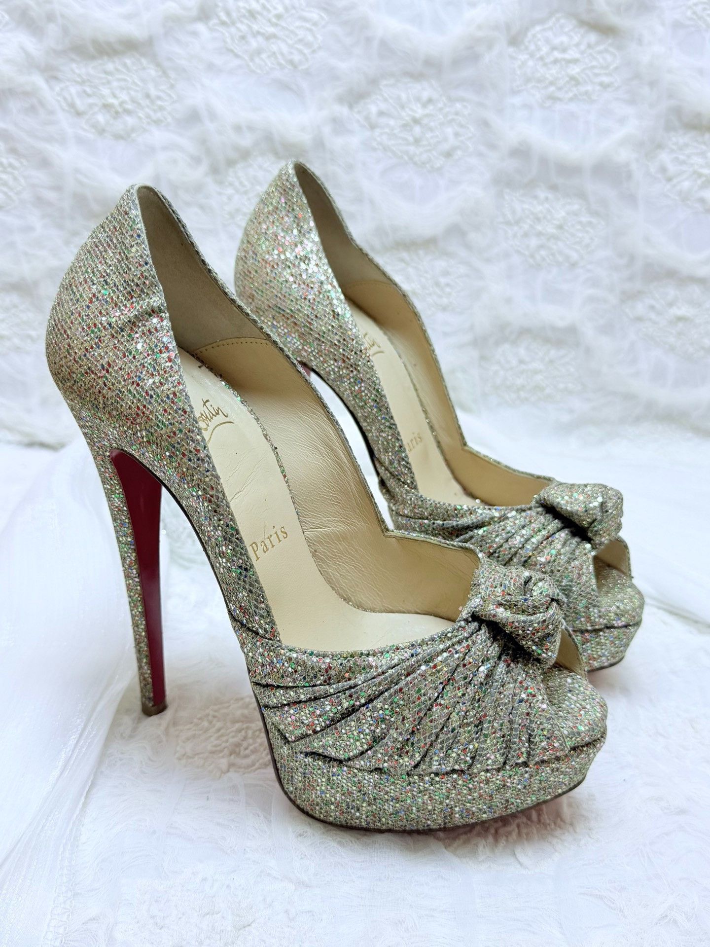 Christian Louboutin Christian Louboutin Gold Lowtop Sneakers us_6 Women Size US 6 / IT 36 - 2 Thumbnail
