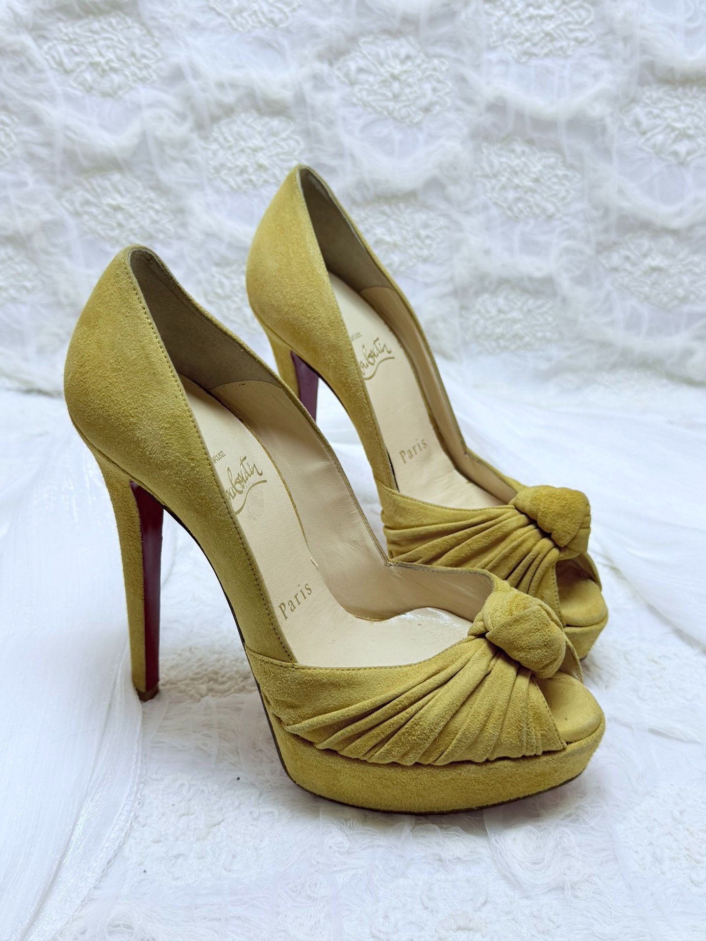 Christian Louboutin Christian Louboutin Suede Yellow Sandals us_6 Women Size US 6 / IT 36 - 2 Thumbnail