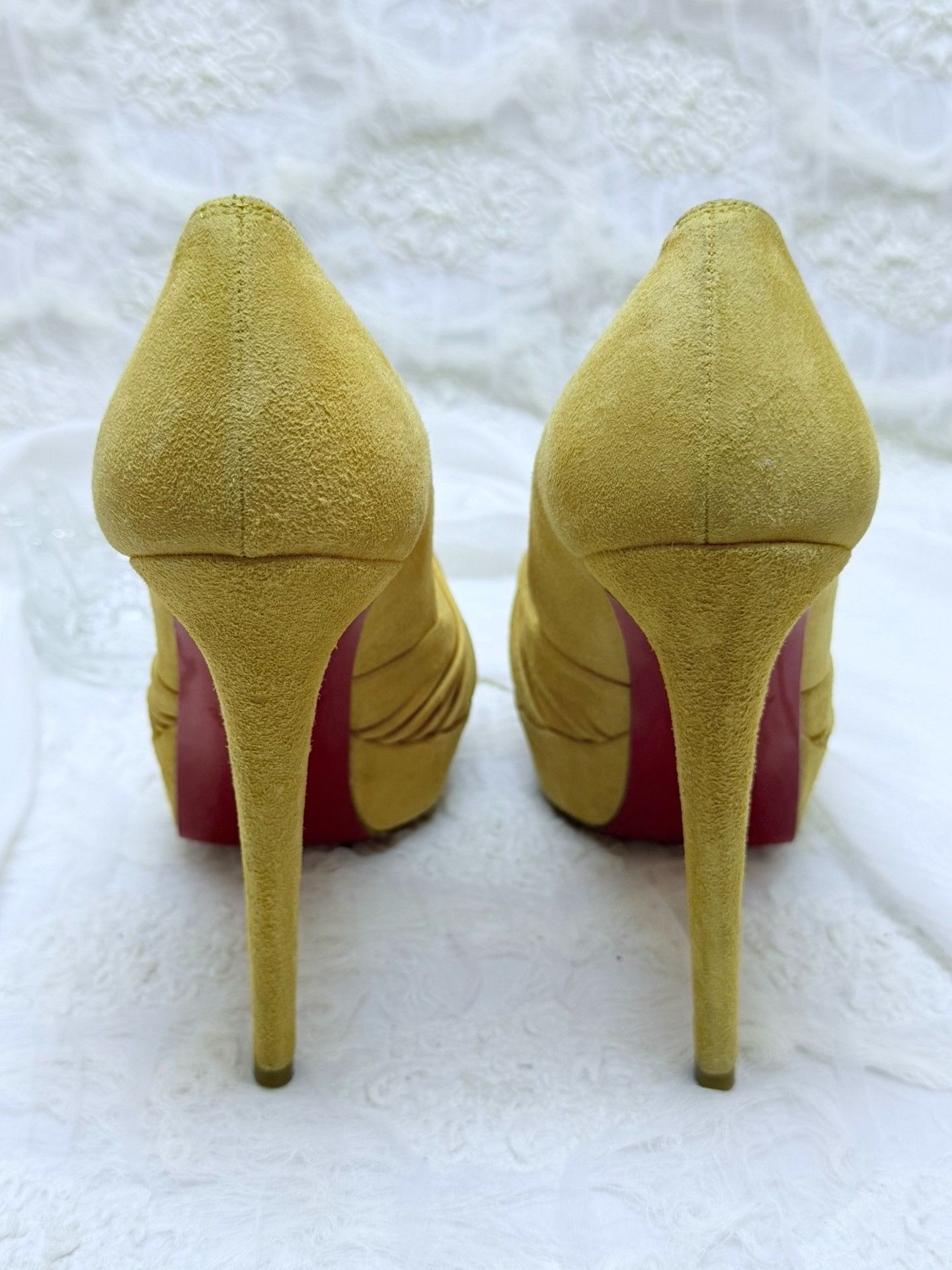 Christian Louboutin Christian Louboutin Suede Yellow Sandals us_6 Women Size US 6 / IT 36 - 4 Thumbnail