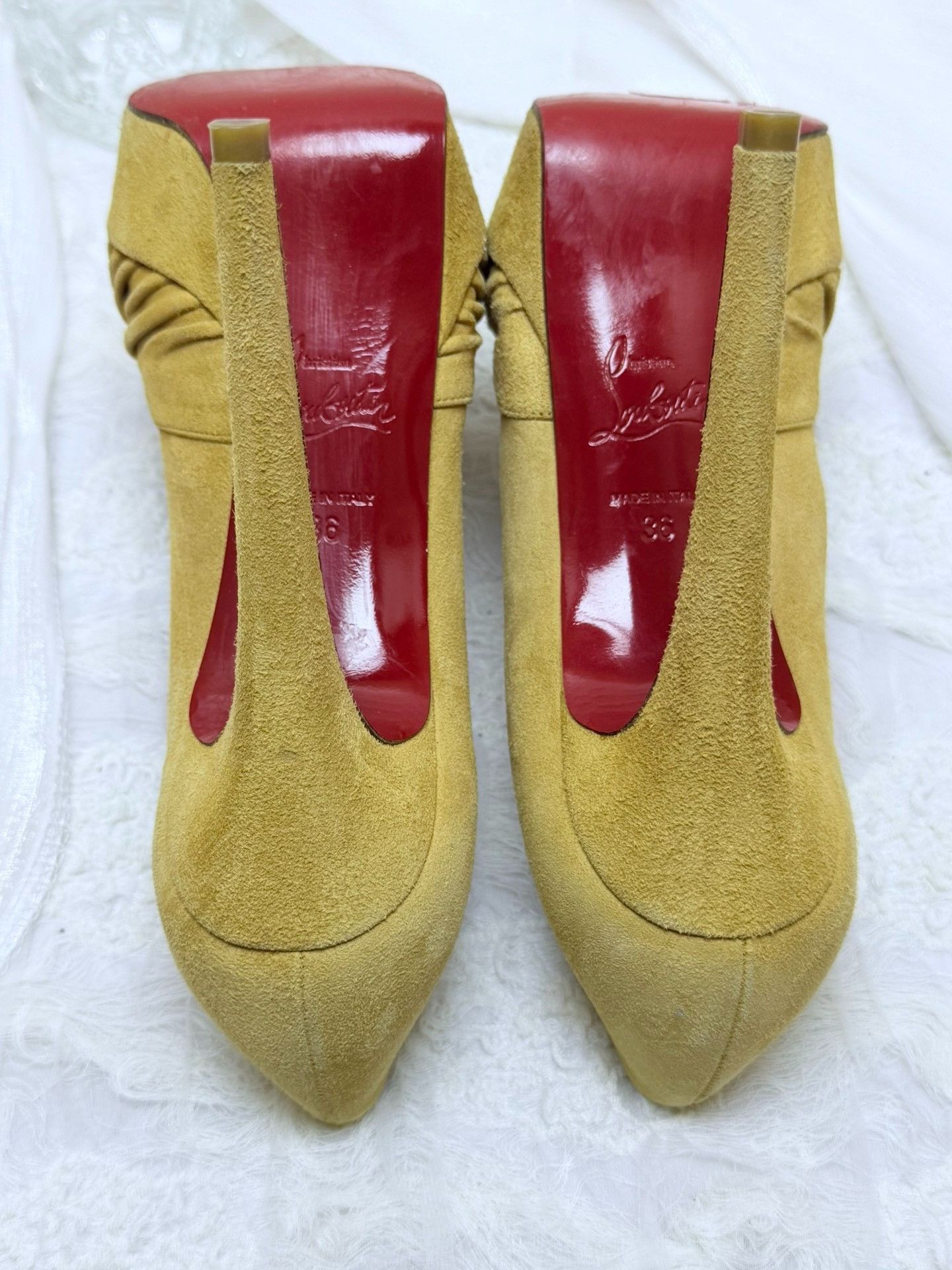 Christian Louboutin Christian Louboutin Suede Yellow Sandals us_6 Women Size US 6 / IT 36 - 5 Thumbnail