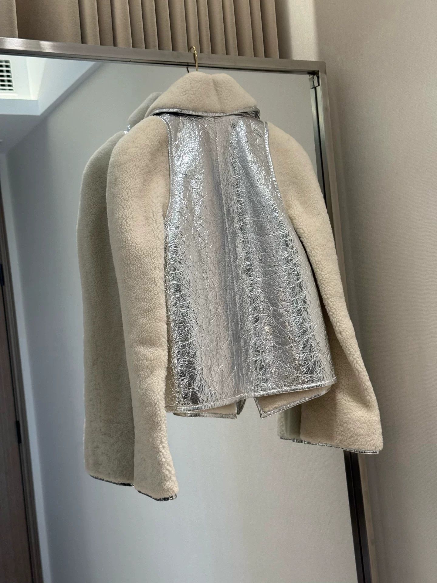Chanel Chanel 17K Lamb Wool Jacket FR36 Size XS / US 0-2 / IT 36-38 - 2 Thumbnail