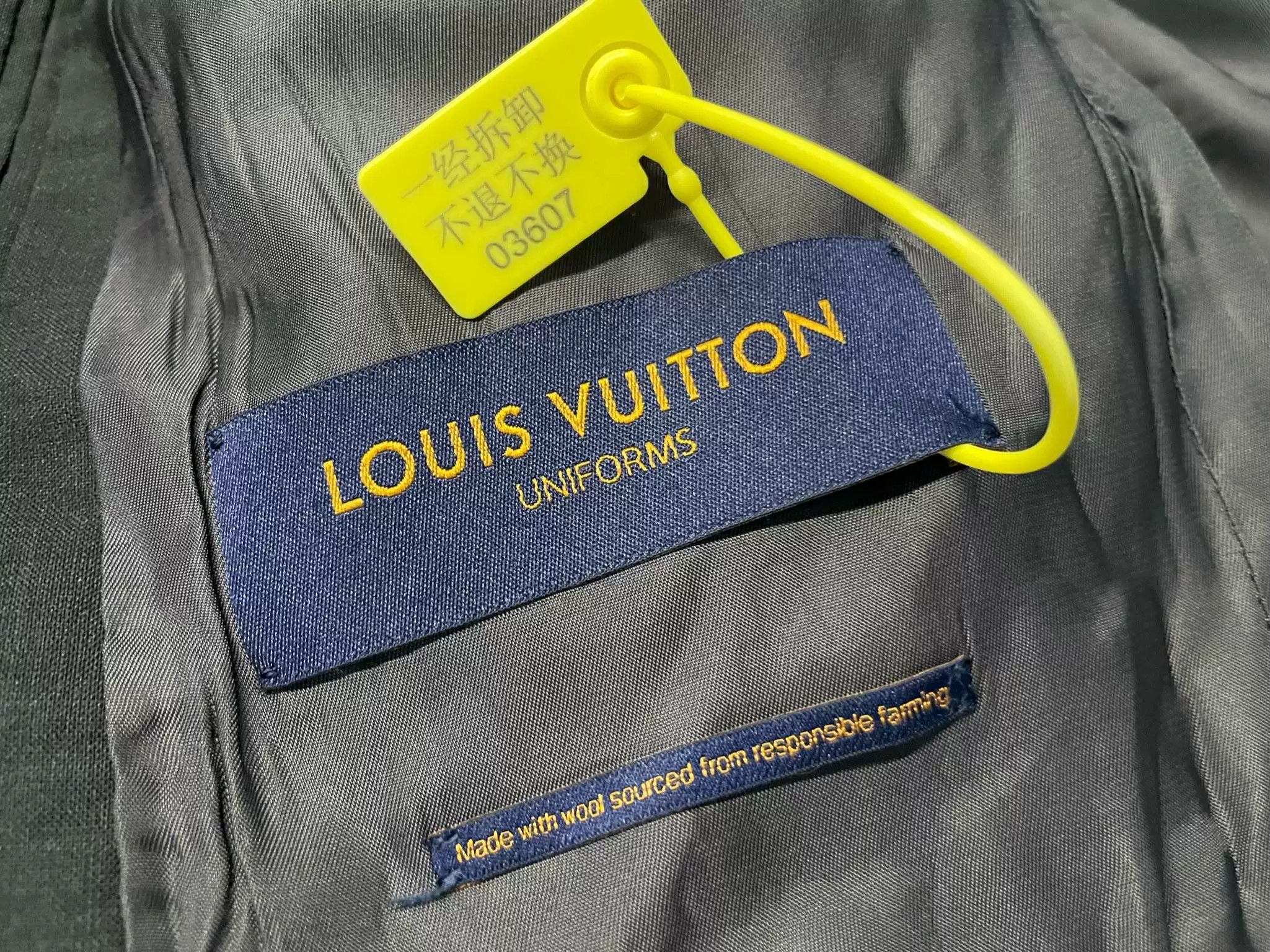 Louis Vuitton Louis Vuitton Uniform Suit Set Size US M / EU 48-50 / 2 - 4 Thumbnail