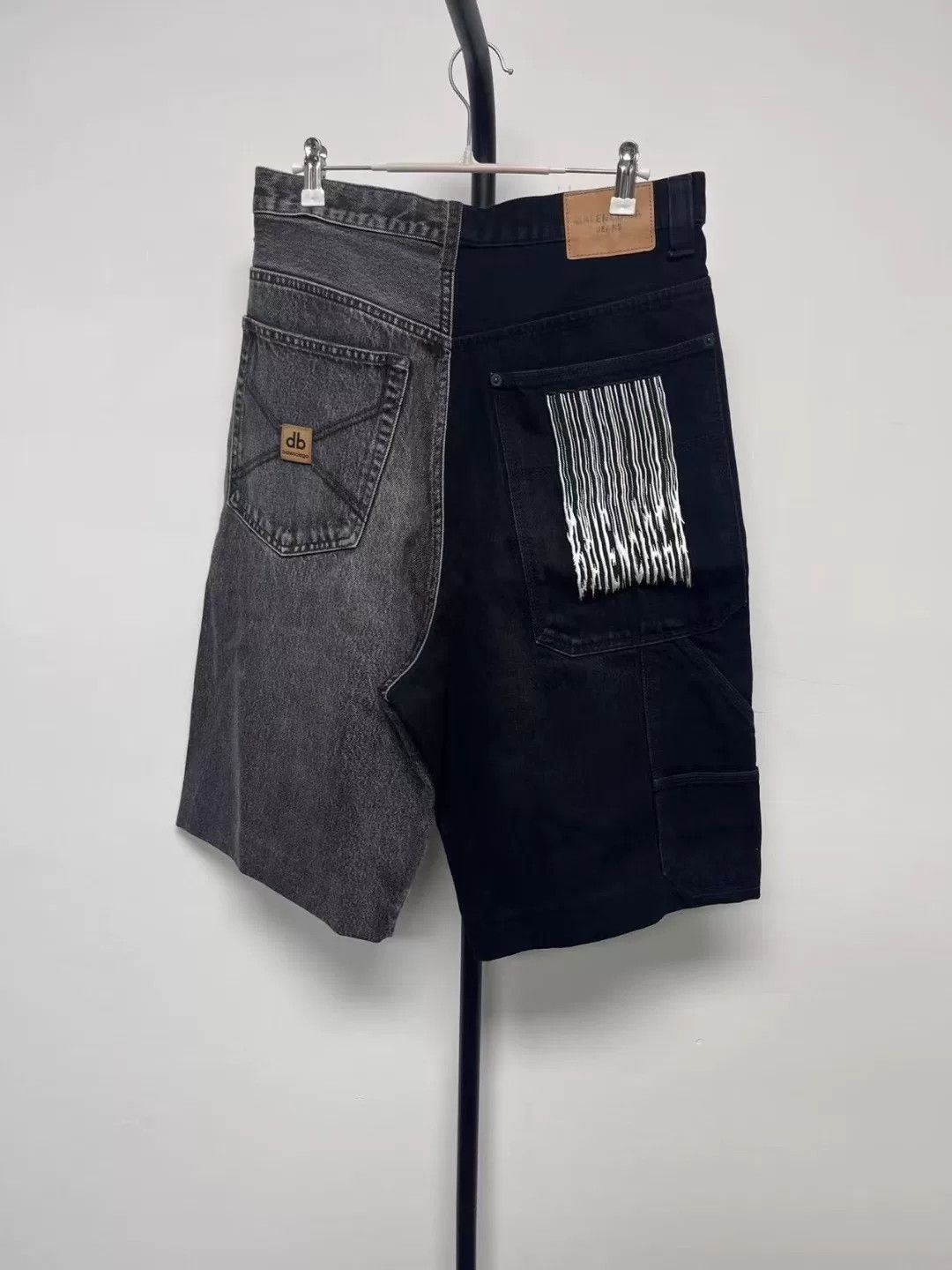 Balenciaga Balenciaga Black Gray Fringe Baggy Denim Shorts Size US 29 - 2 Thumbnail