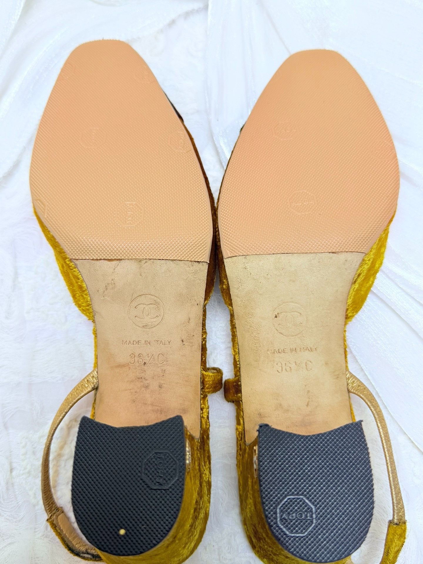 Chanel Chanel Velvet Gold Sandals us_6-5 Women Size US 6.5 / IT 36.5 - 7 Thumbnail