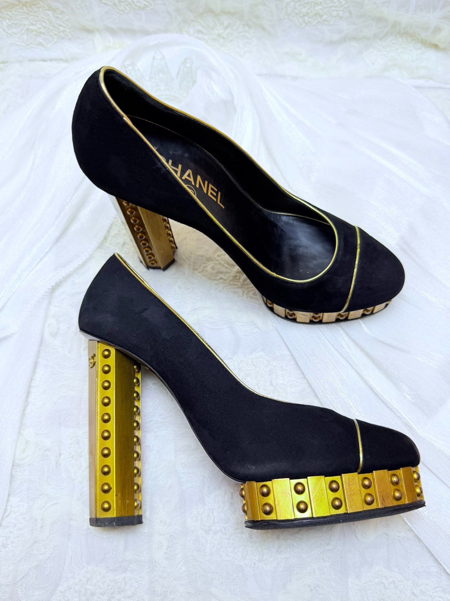 Chanel Chanel Suede Black Lowtop Sneakers us_7 Women Size US 7 / IT 37 - 2 Thumbnail