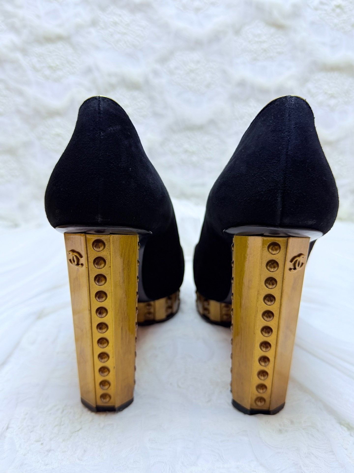 Chanel Chanel Suede Black Lowtop Sneakers us_7 Women Size US 7 / IT 37 - 5 Thumbnail