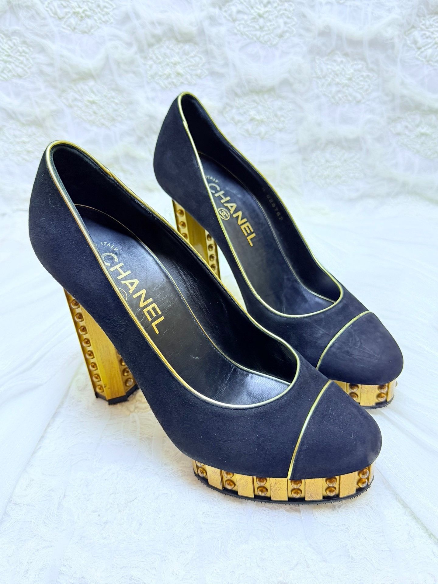 Chanel Chanel Suede Black Lowtop Sneakers us_7 Women Size US 7 / IT 37 - 3 Thumbnail