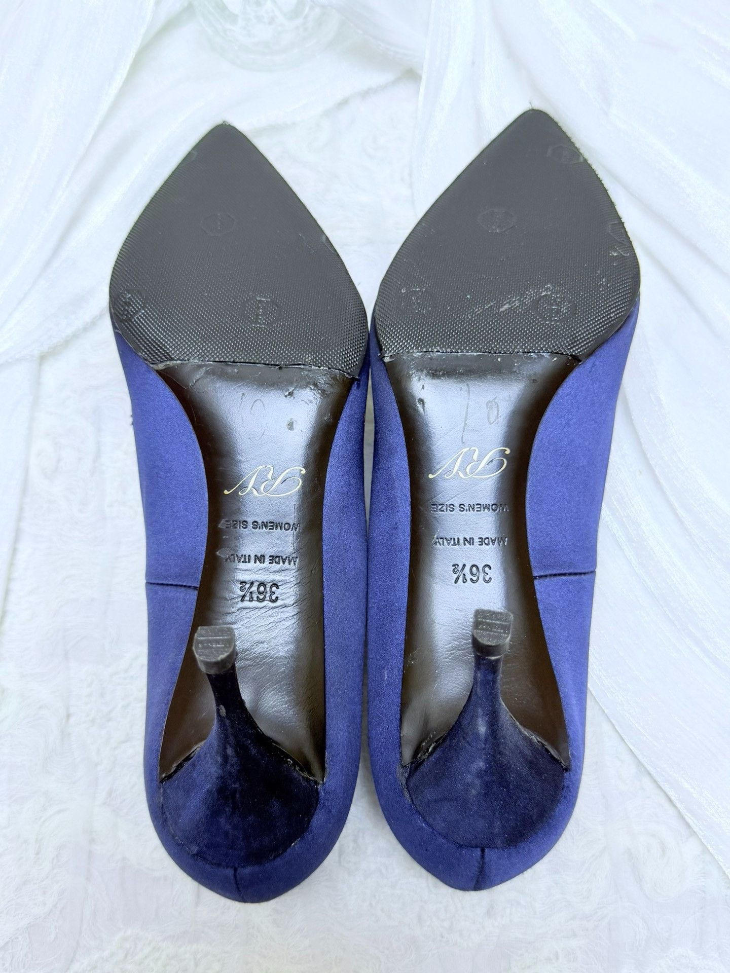 Roger Vivier Roger Vivier Retro Blue Lowtop Sneakers us_6-5 Women Size US 6.5 / IT 36.5 - 7 Thumbnail
