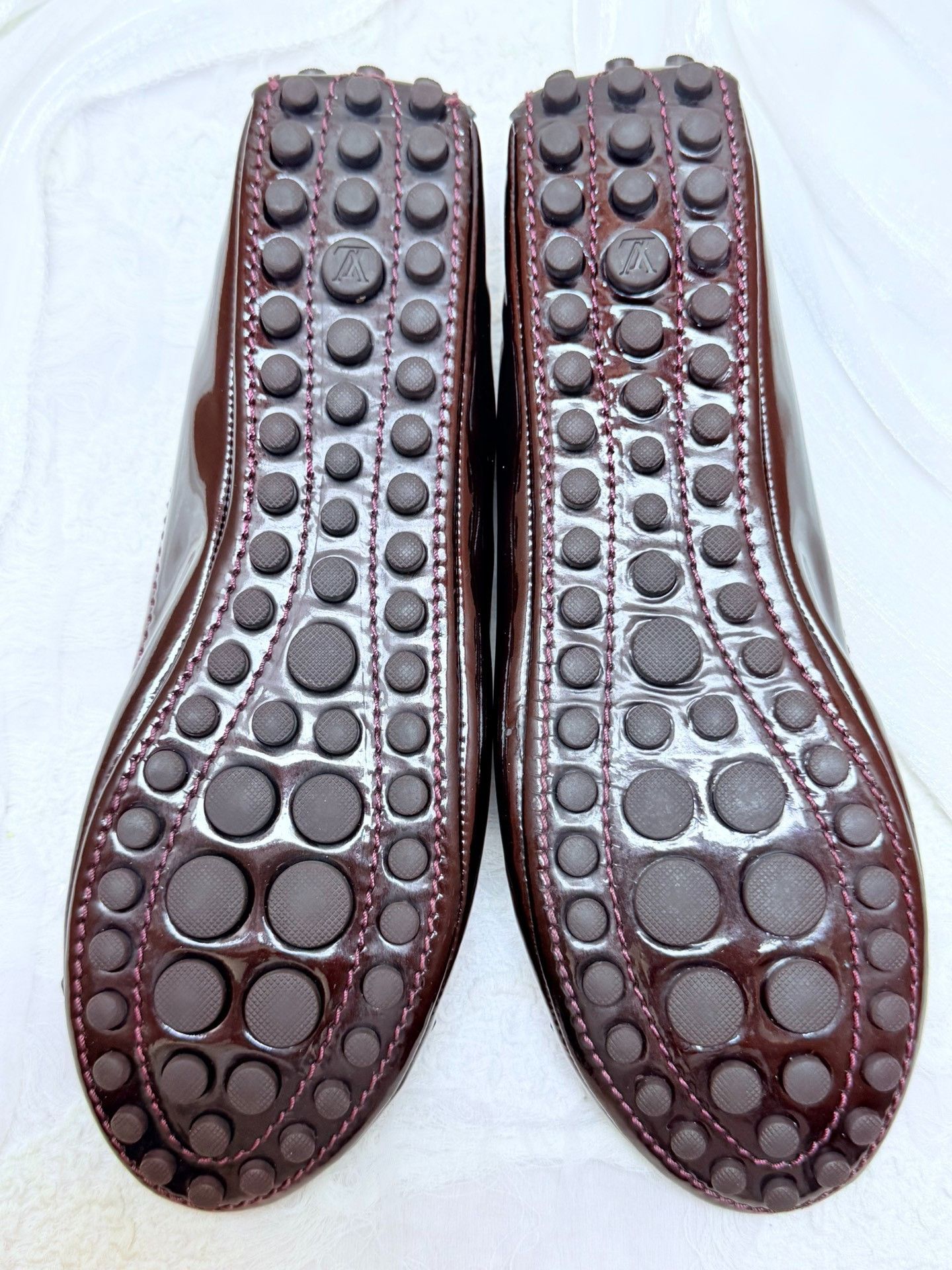 Louis Vuitton Louis Vuitton Patent Red Lowtop Sneakers us_7 Women Size US 7 / IT 37 - 7 Thumbnail