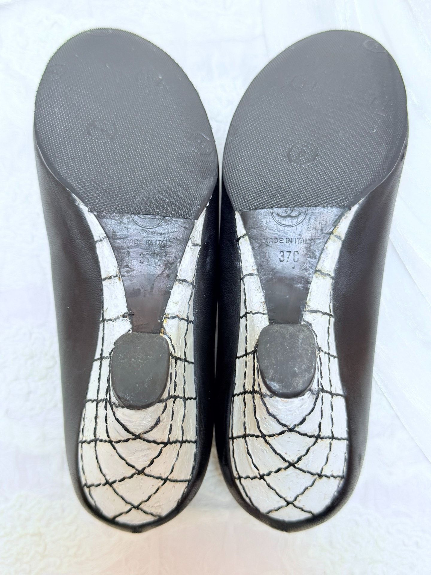 Chanel Chanel Black Lowtop Sneakers us_7 Women Size US 7 / IT 37 - 5 Thumbnail