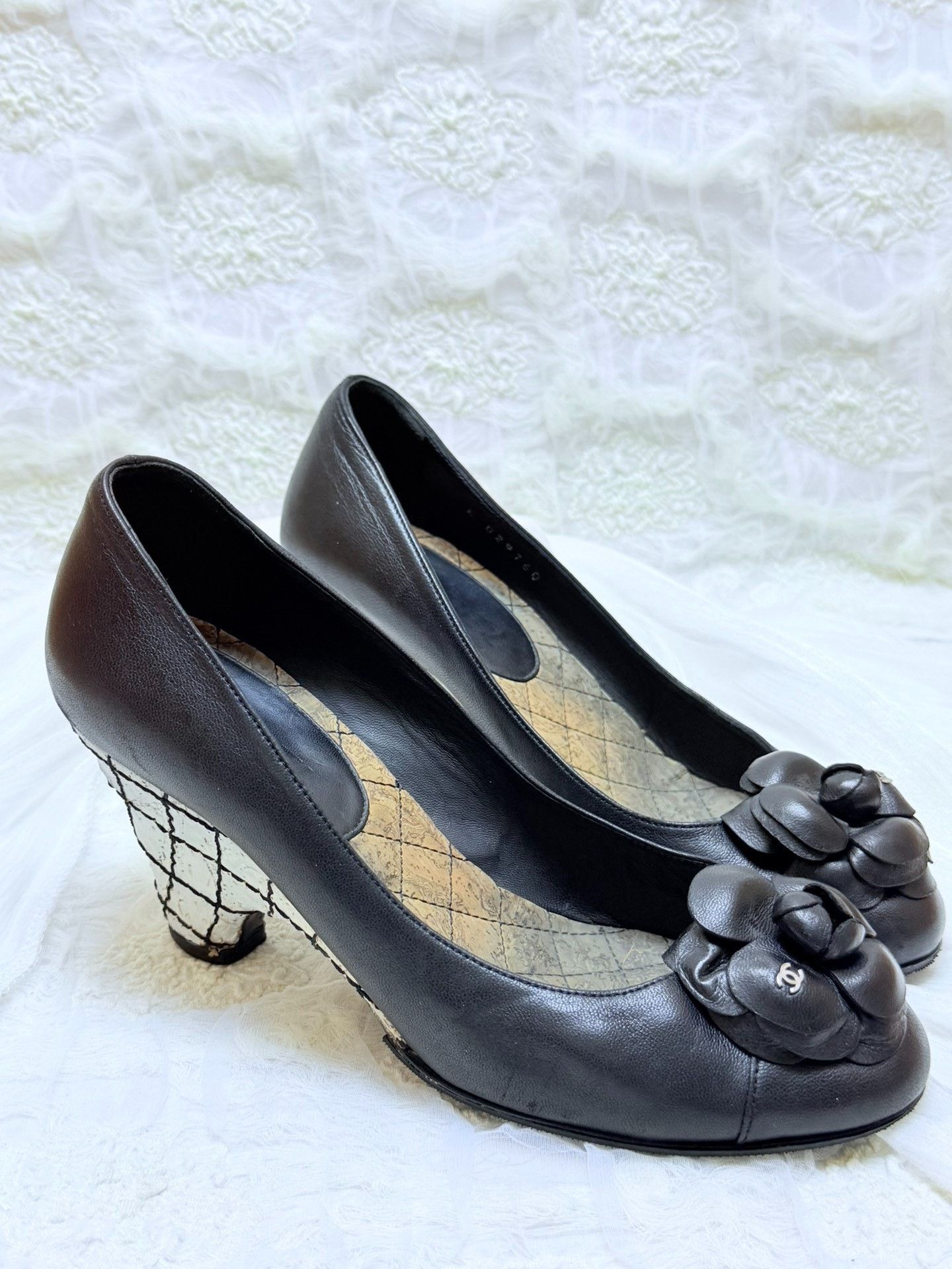 Chanel Chanel Black Lowtop Sneakers us_7 Women Size US 7 / IT 37 - 2 Thumbnail