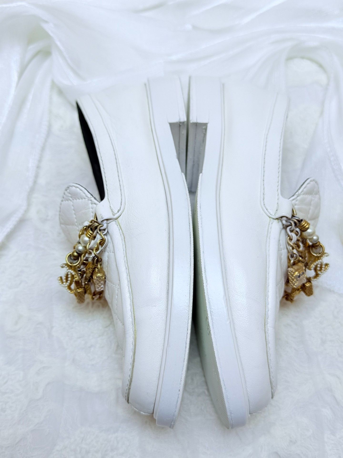 Chanel Chanel Metallic Gold Lowtop Sneakers us_6 Women Size US 6 / IT 36 - 5 Thumbnail