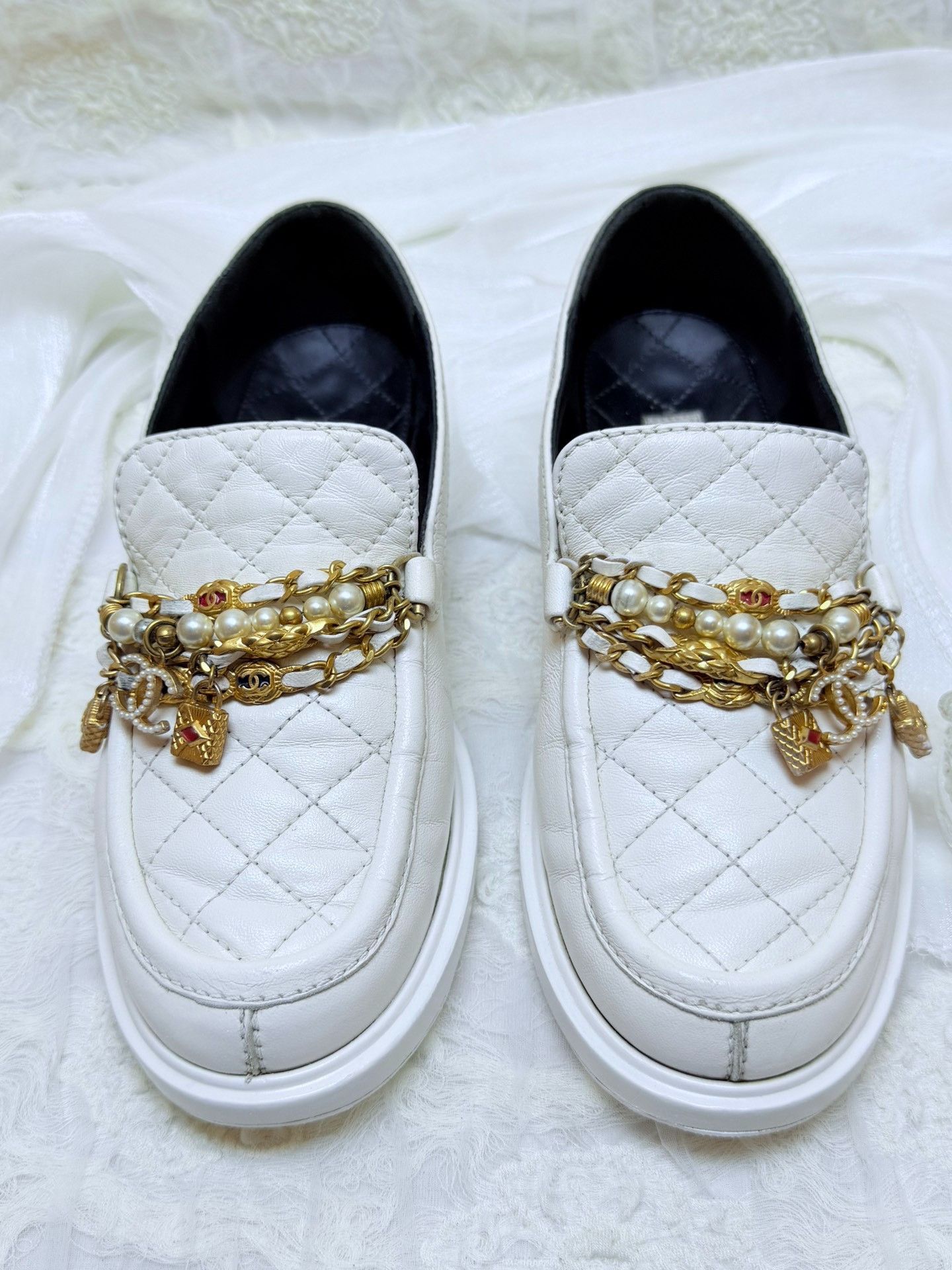 Chanel Chanel Metallic Gold Lowtop Sneakers us_6 Women Size US 6 / IT 36 - 3 Thumbnail