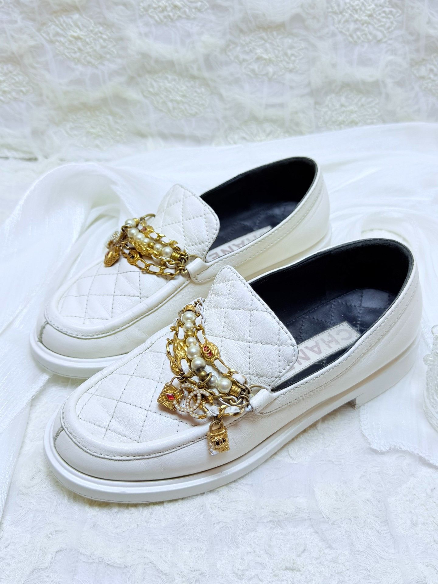 Chanel Chanel Metallic Gold Lowtop Sneakers us_6 Women Size US 6 / IT 36 - 2 Thumbnail
