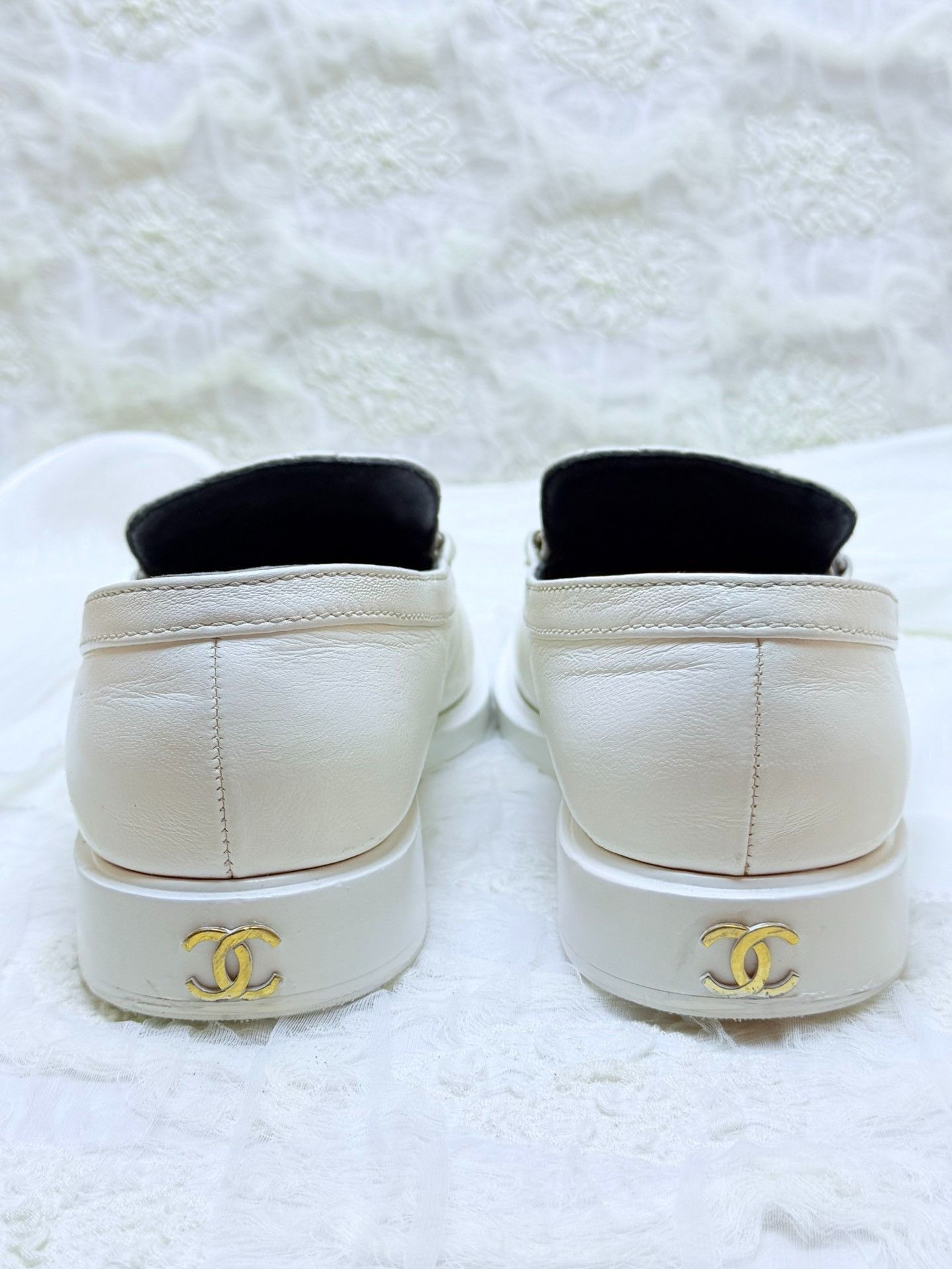 Chanel Chanel Metallic Gold Lowtop Sneakers us_6 Women Size US 6 / IT 36 - 6 Thumbnail