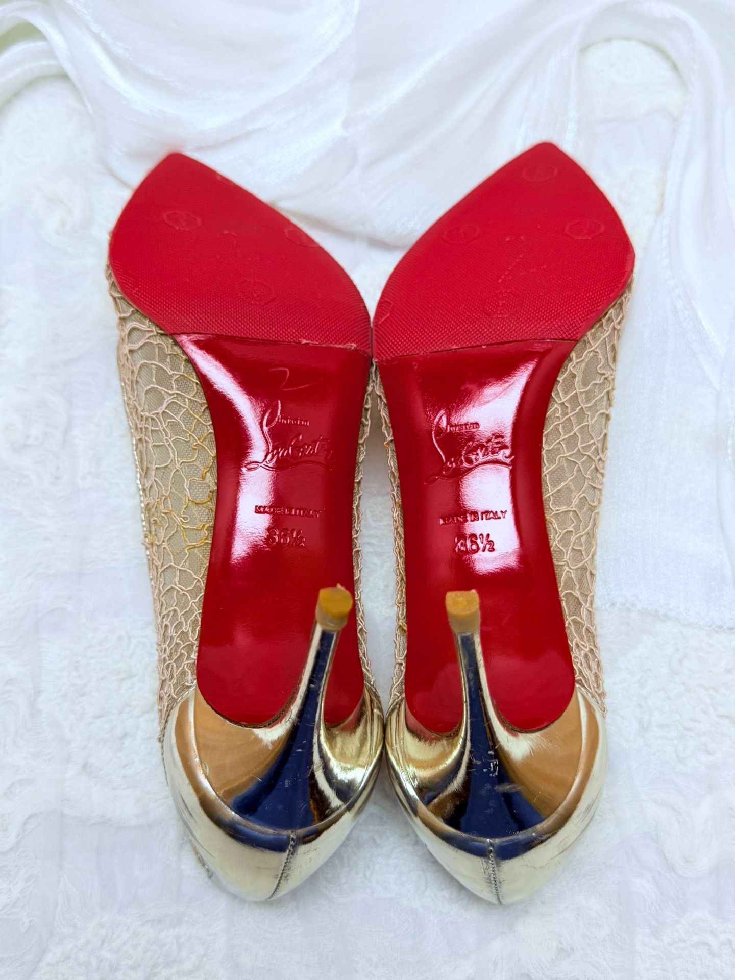 Christian Louboutin Christian Louboutin Mesh Gold Lowtop Sneakers us_8-5 Women Size US 8.5 / IT 38.5 - 6 Thumbnail