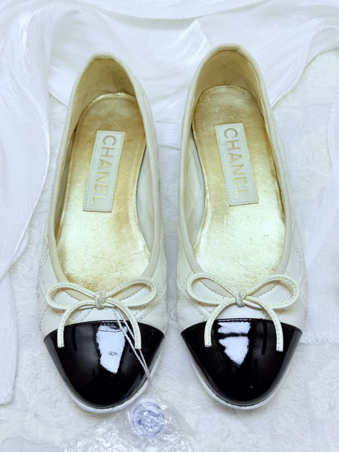 Chanel Chanel White Lowtop Sneakers us_5 Women Size US 5 / IT 35 - 3 Thumbnail