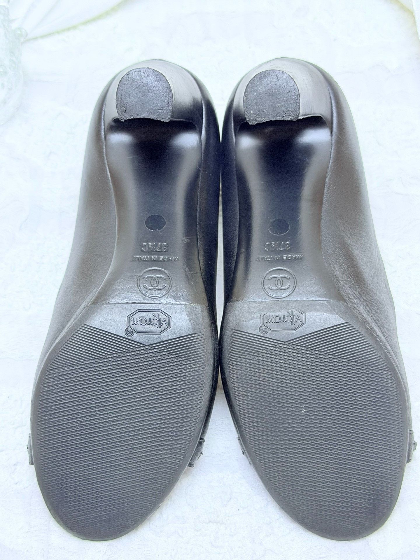 Chanel Chanel Black Lowtop Sneakers us_7-5 Women Size US 7.5 / IT 37.5 - 5 Thumbnail