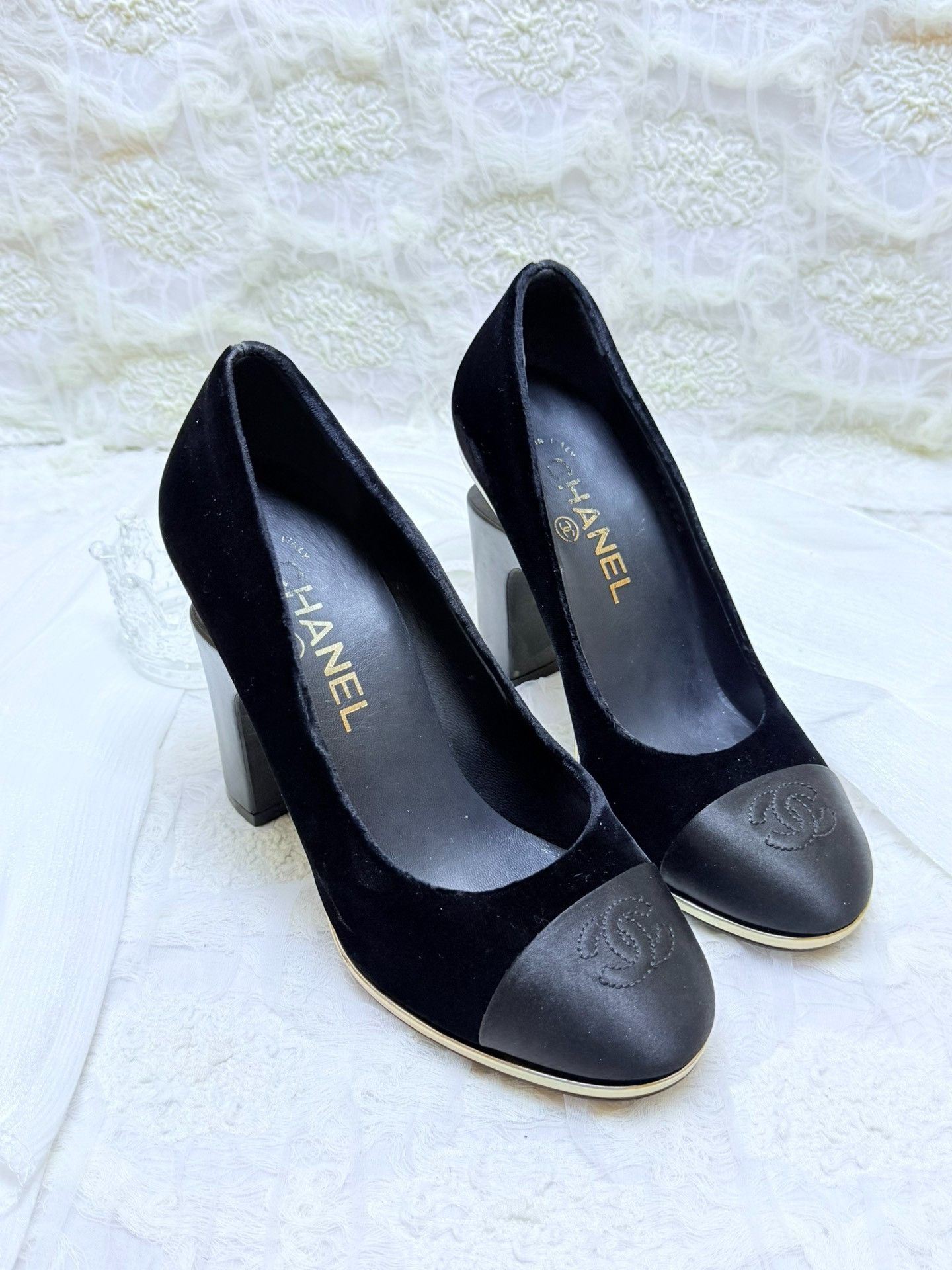 Chanel Chanel Retro Black Lowtop Sneakers us_6 Women Size US 6 / IT 36 - 3 Thumbnail