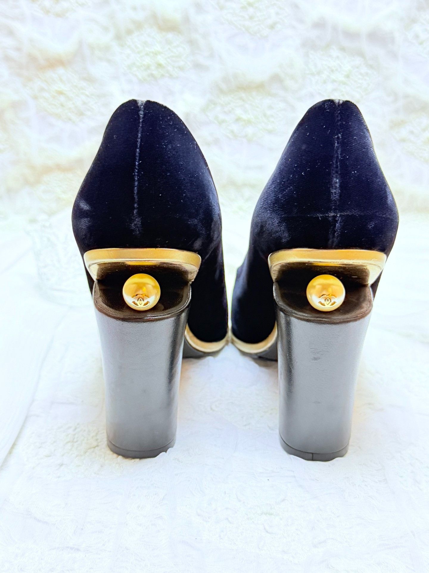 Chanel Chanel Retro Black Lowtop Sneakers us_6 Women Size US 6 / IT 36 - 5 Thumbnail
